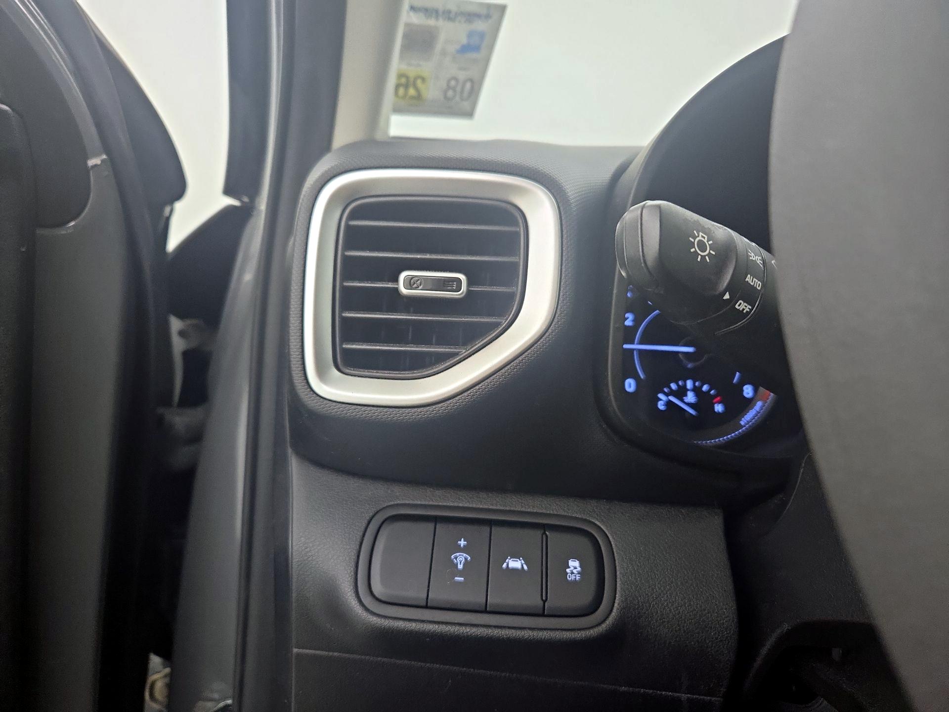 Thumbnail: 2022 Hyundai Venue - 13