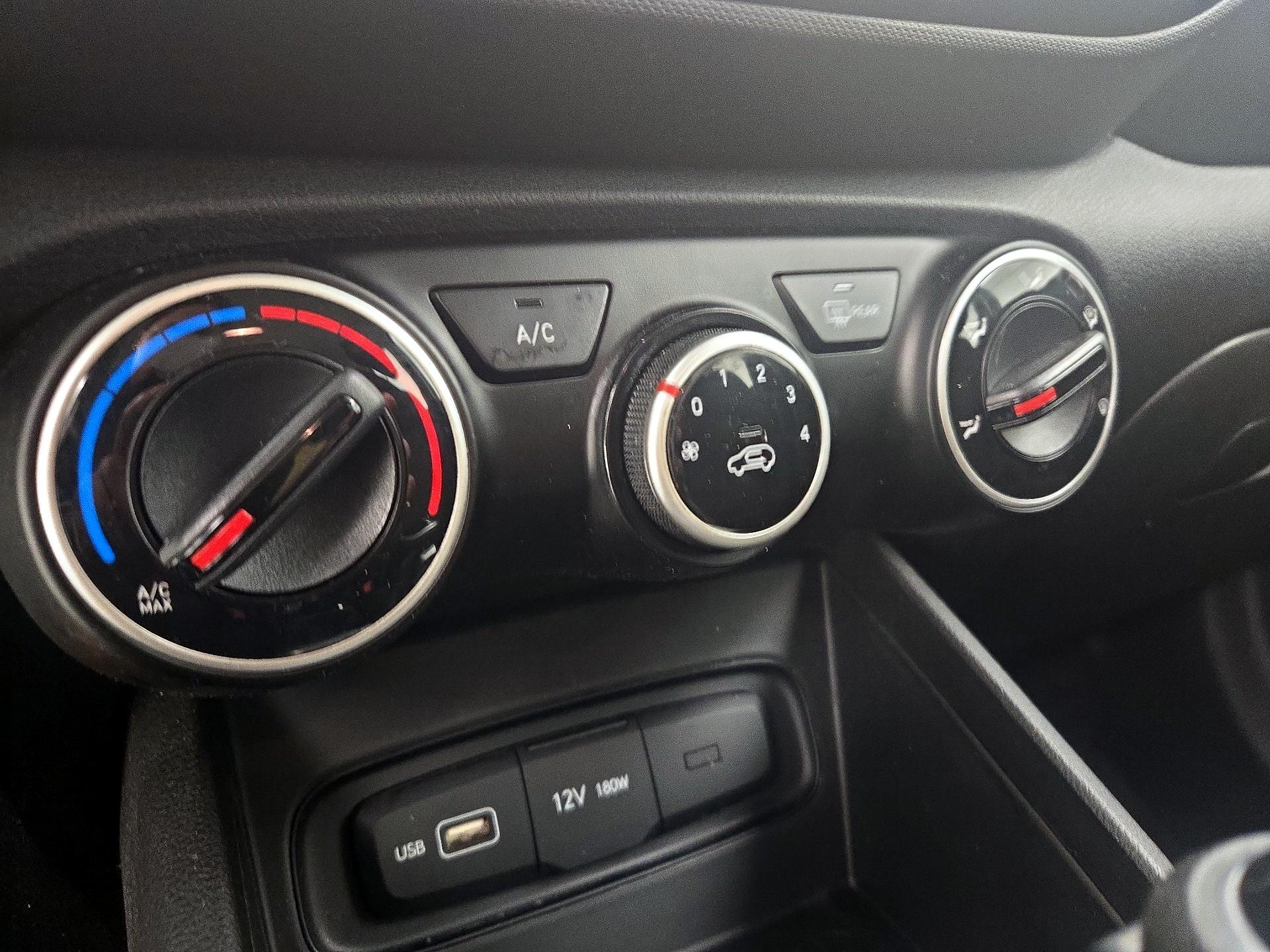 Thumbnail: 2022 Hyundai Venue - 16