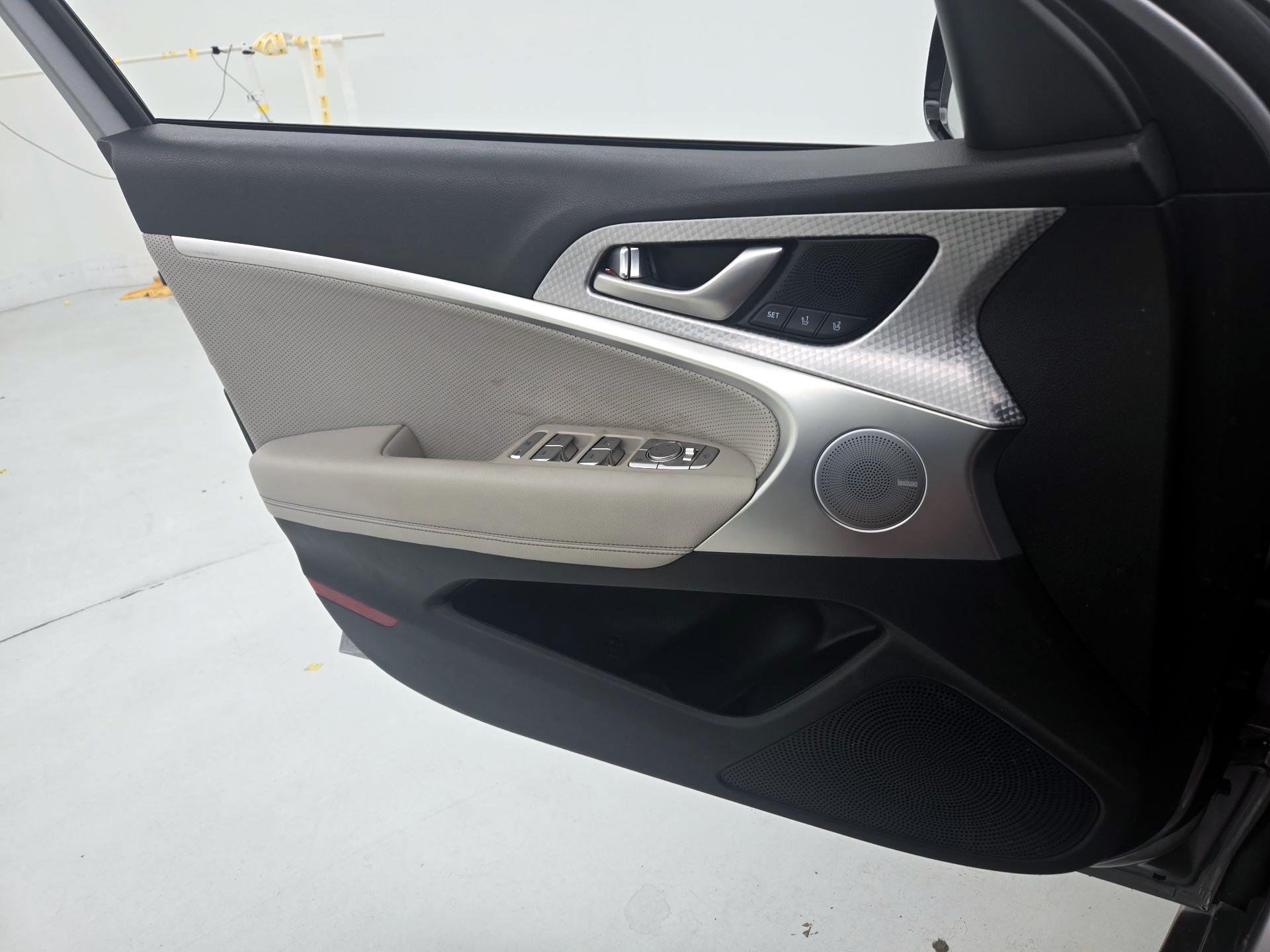 Thumbnail: 2023 Genesis G70 - 12