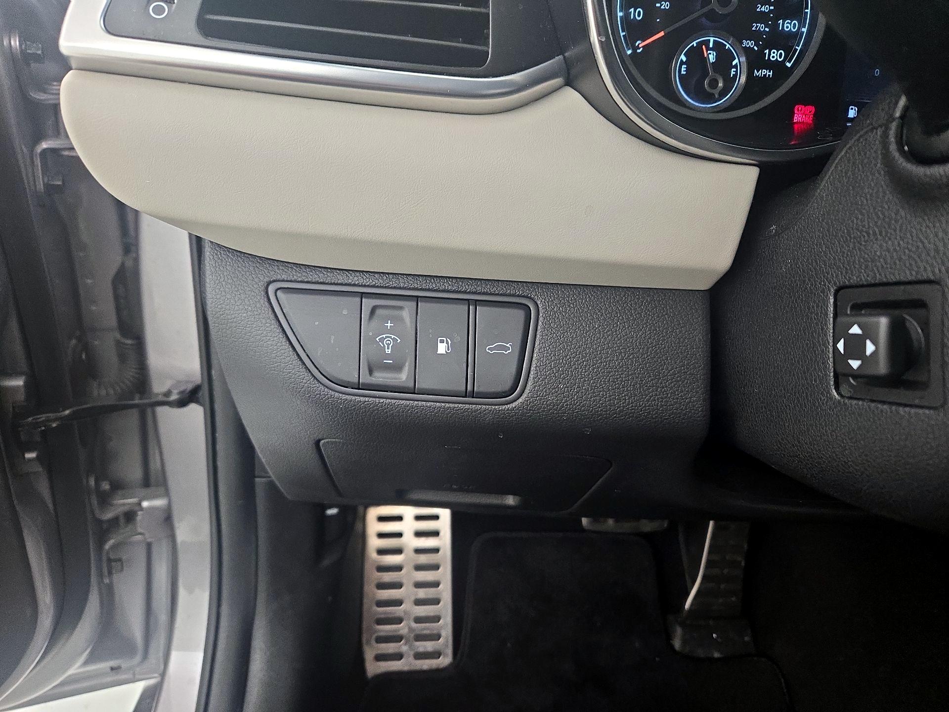 Thumbnail: 2023 Genesis G70 - 13