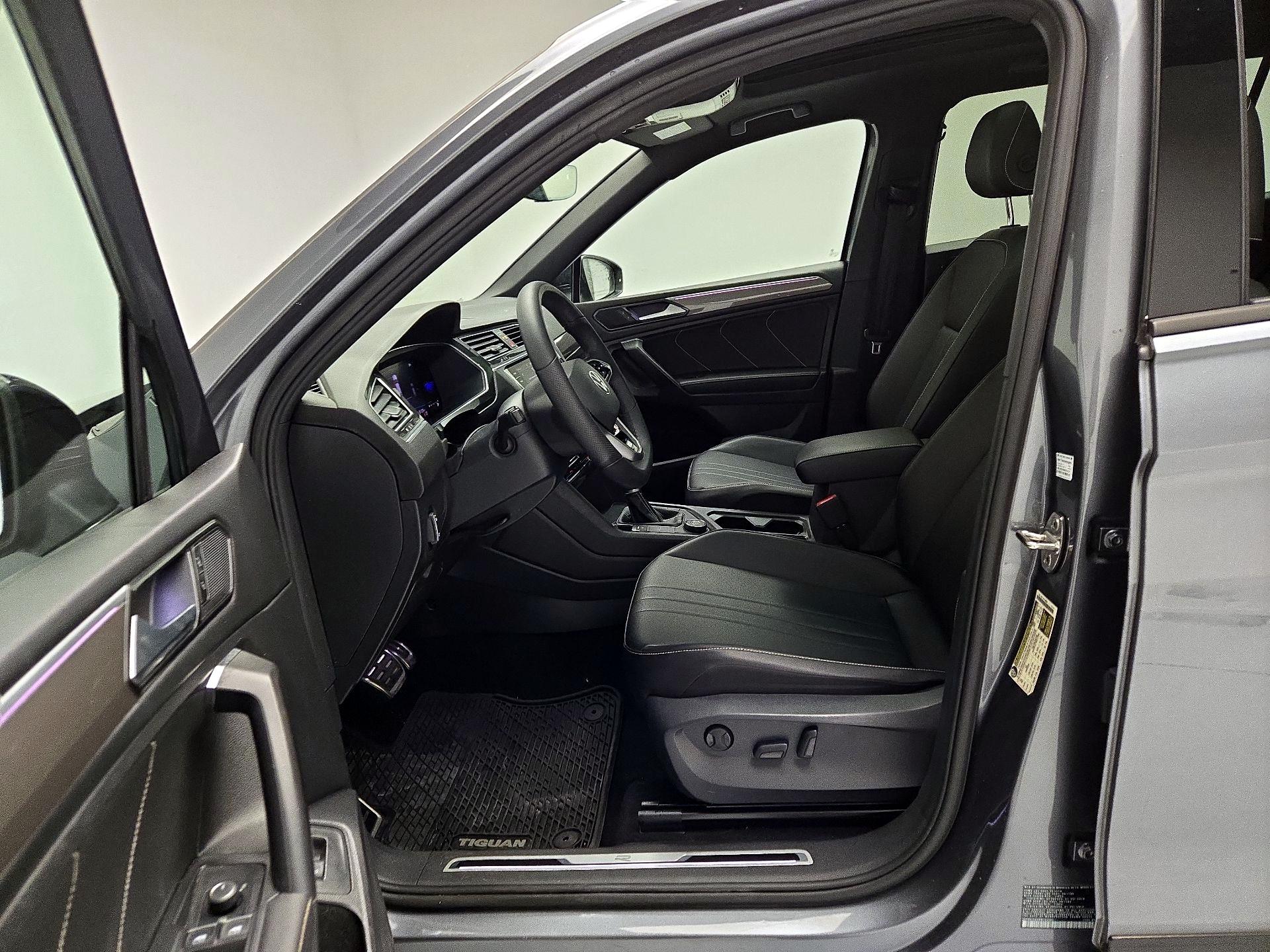 Thumbnail: 2022 Volkswagen Tiguan - 11