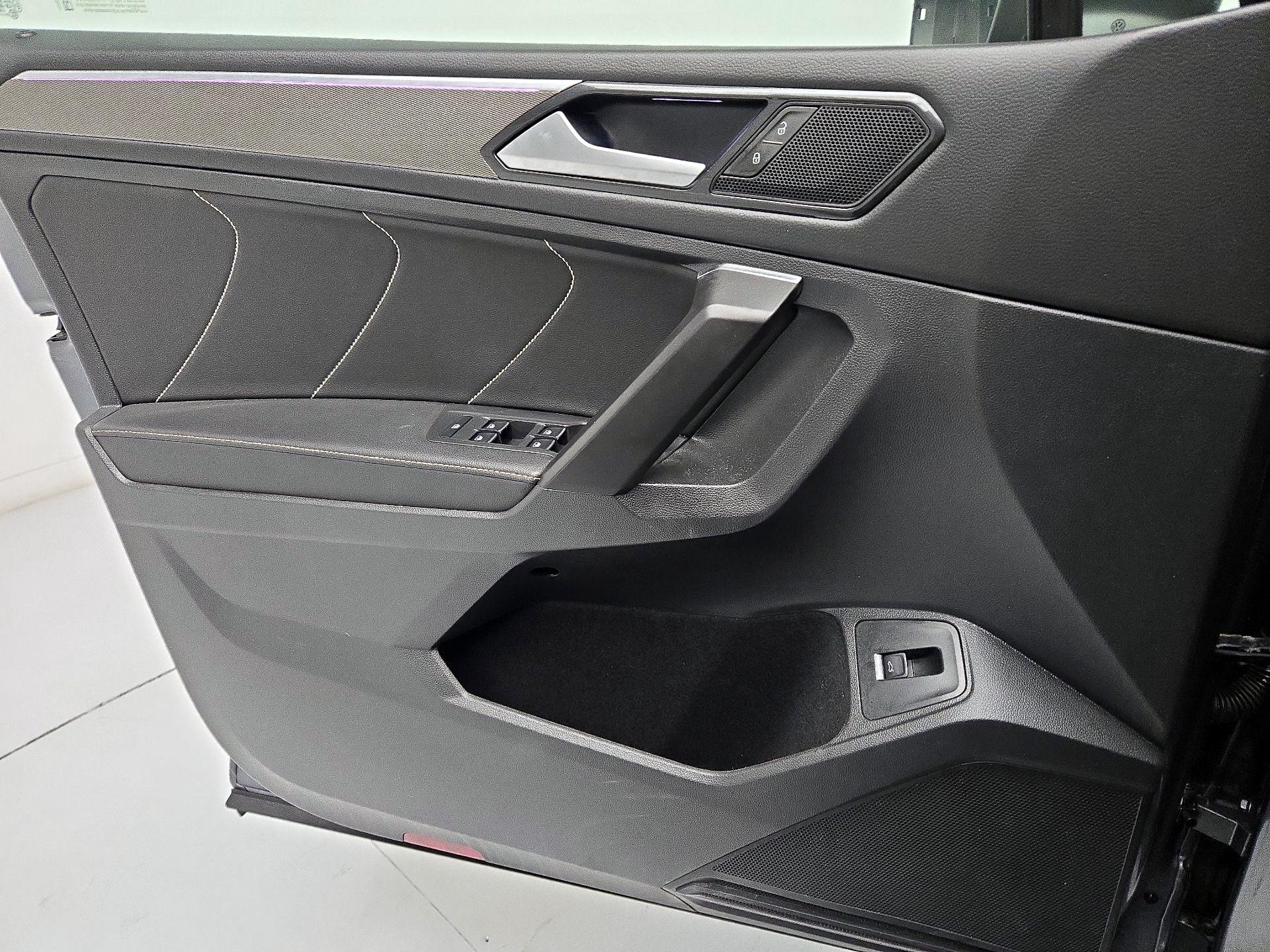 Thumbnail: 2022 Volkswagen Tiguan - 12