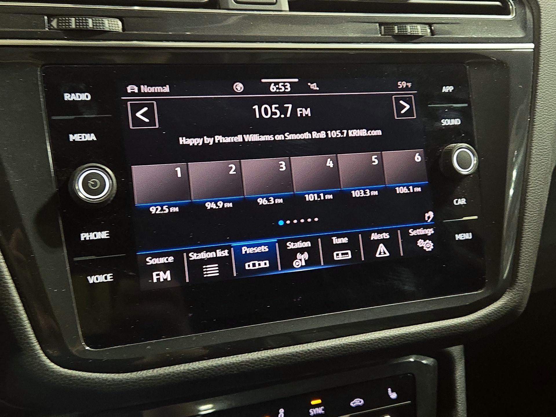 Thumbnail: 2022 Volkswagen Tiguan - 15