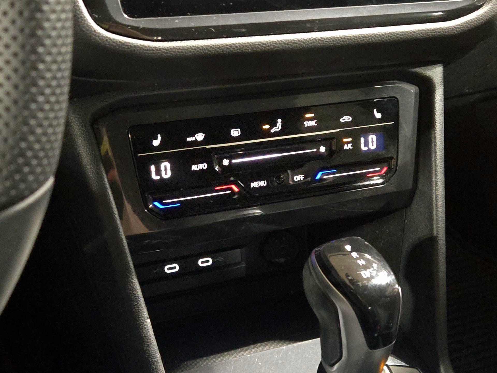 Thumbnail: 2022 Volkswagen Tiguan - 16