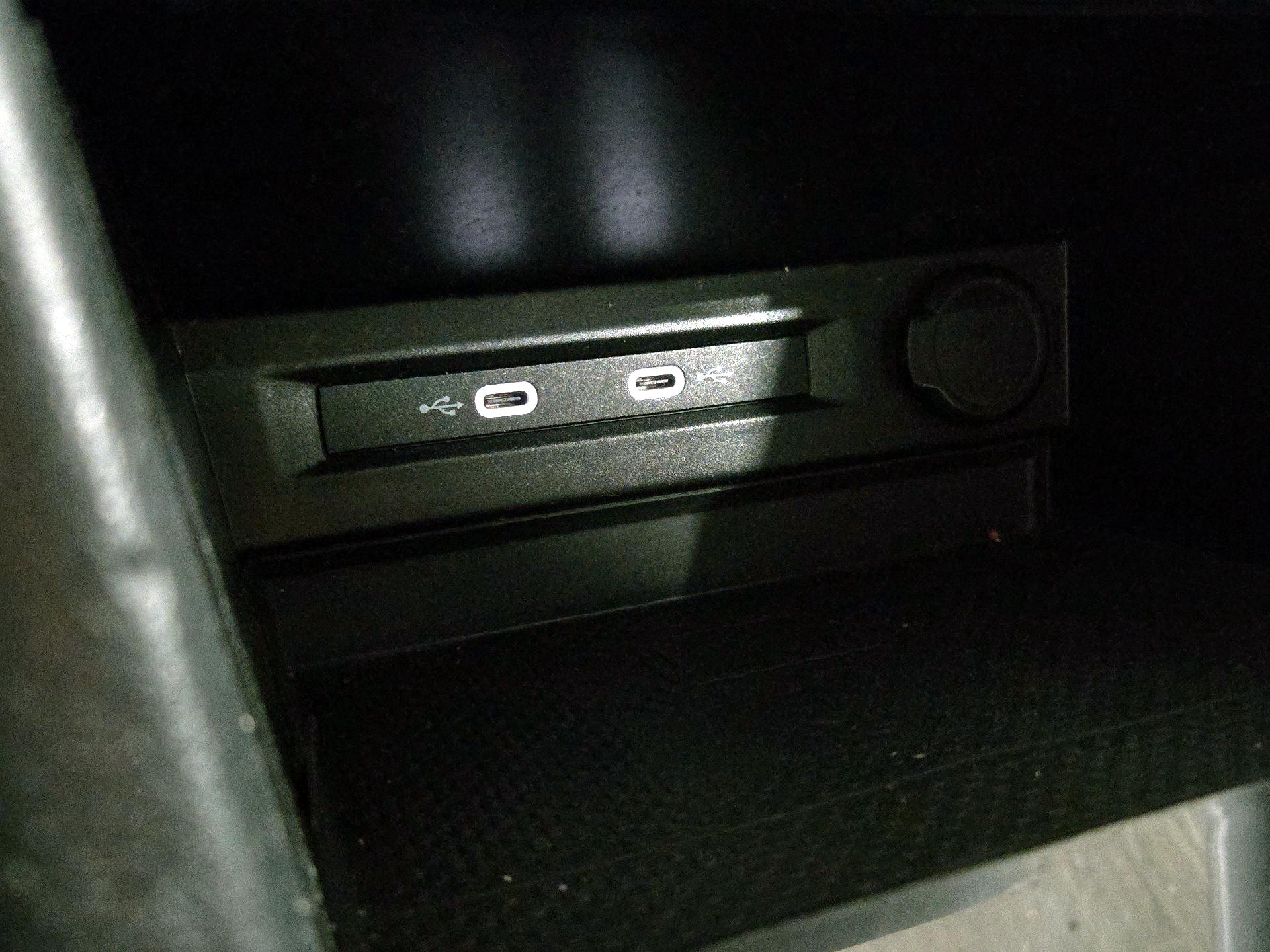 Thumbnail: 2022 Volkswagen Tiguan - 18