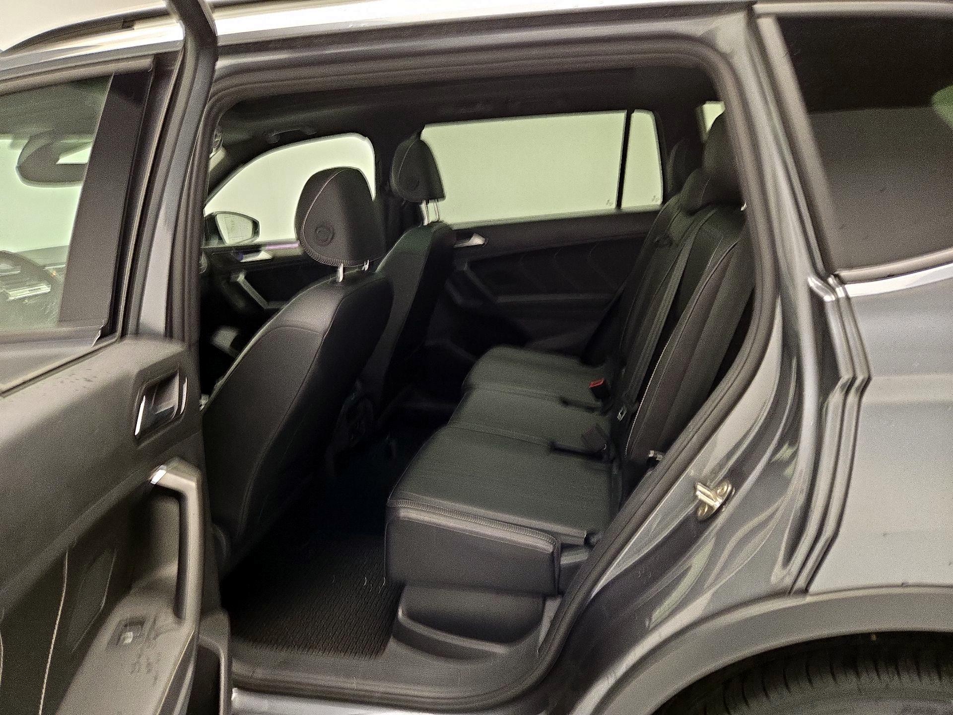 Thumbnail: 2022 Volkswagen Tiguan - 20