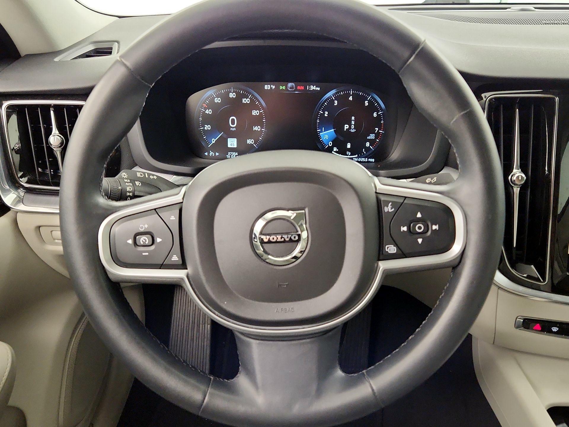 Thumbnail: 2022 Volvo S60 - 10