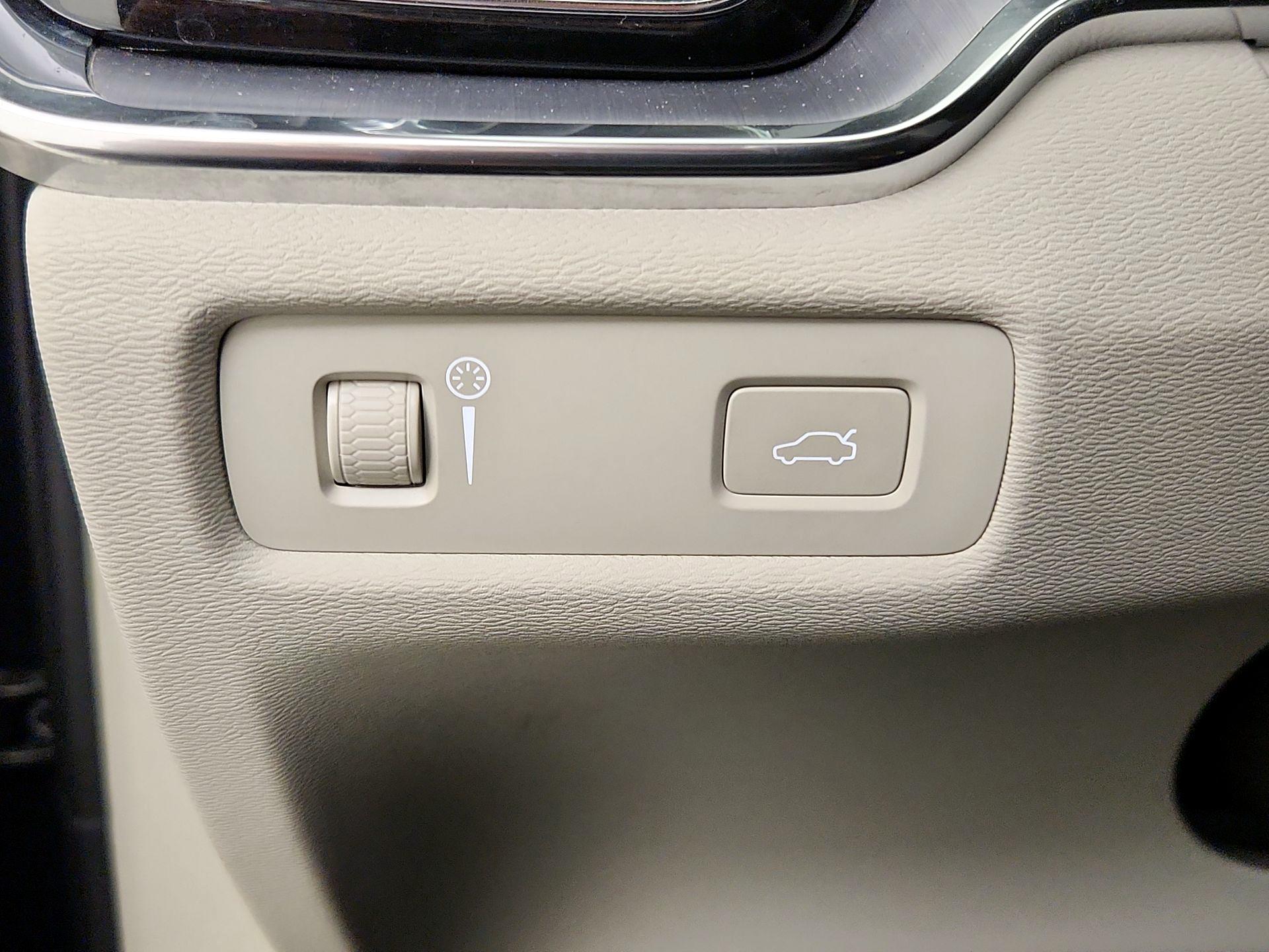 Thumbnail: 2022 Volvo S60 - 13