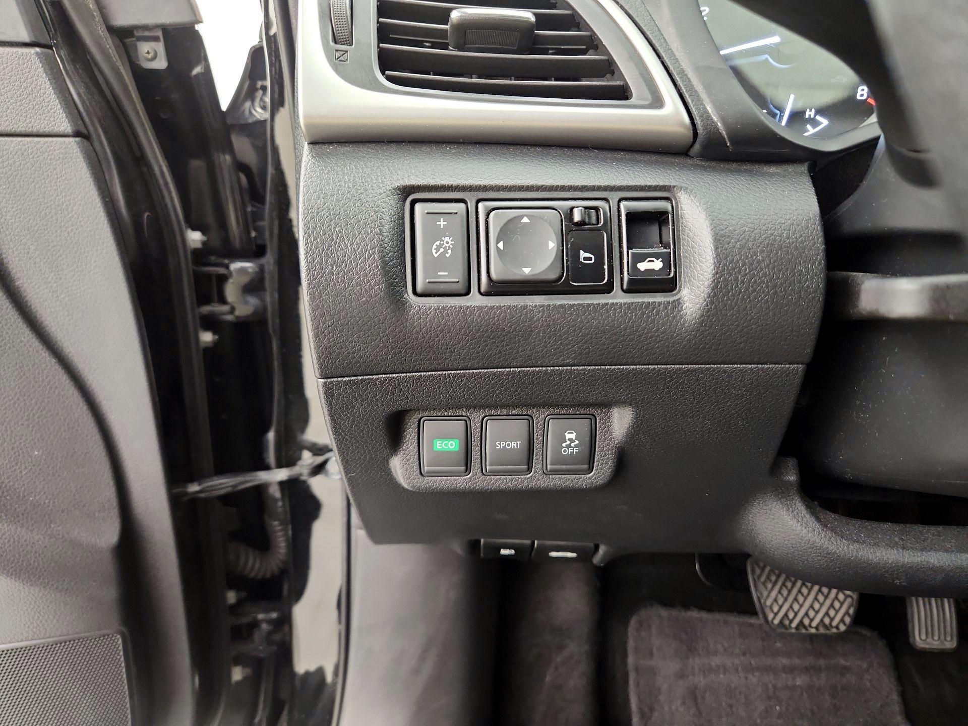 Thumbnail: 2016 Nissan Sentra - 13