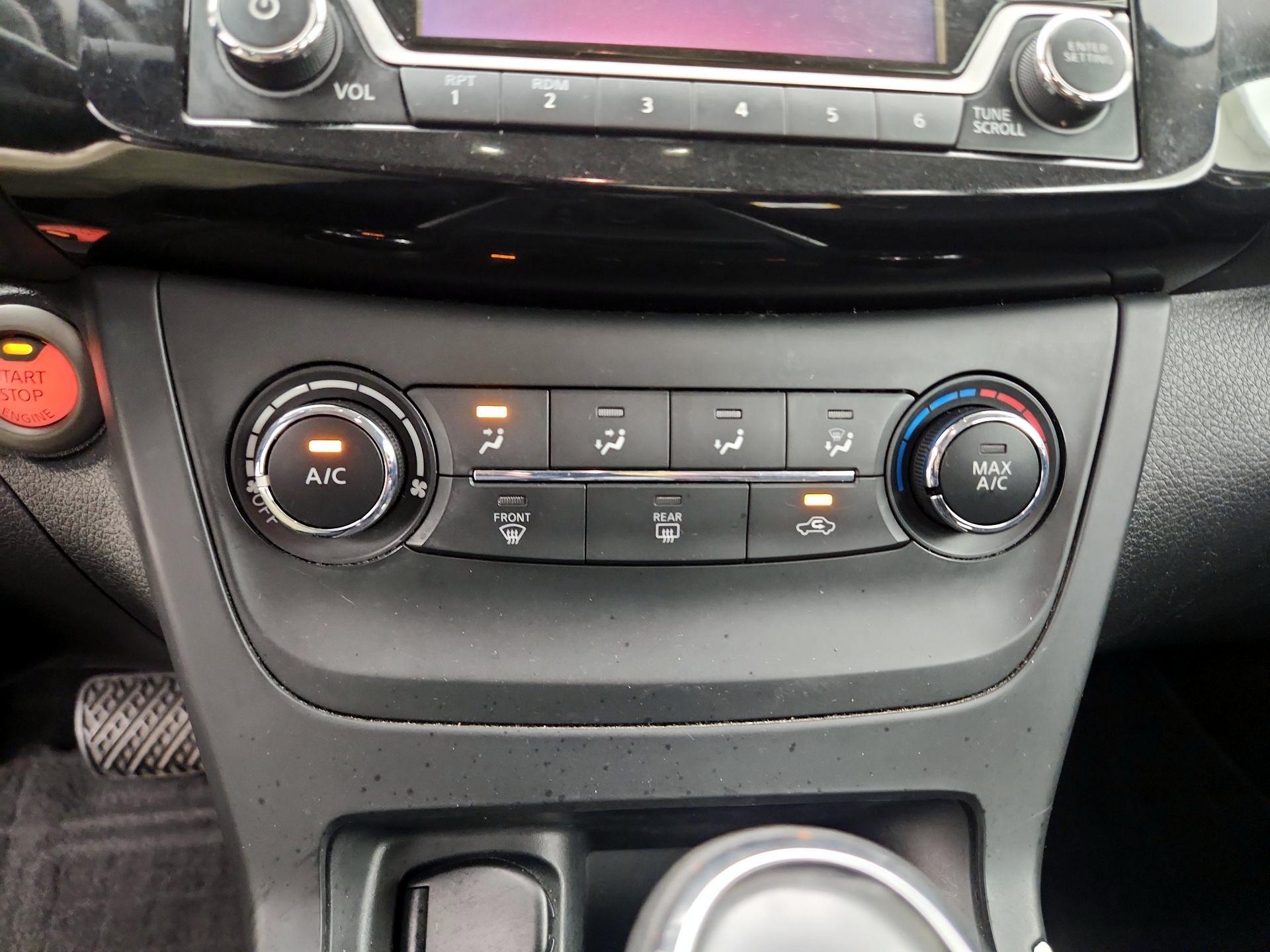 Thumbnail: 2016 Nissan Sentra - 16