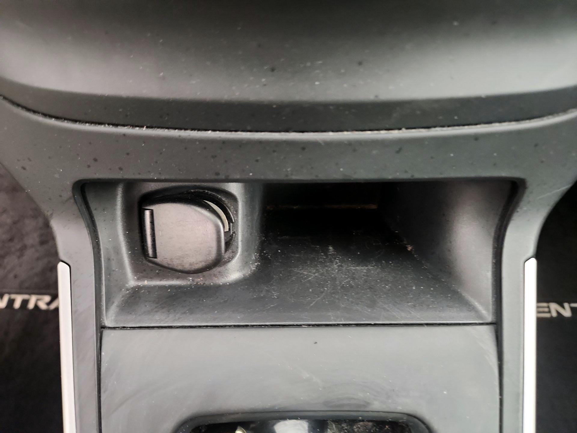 Thumbnail: 2016 Nissan Sentra - 18