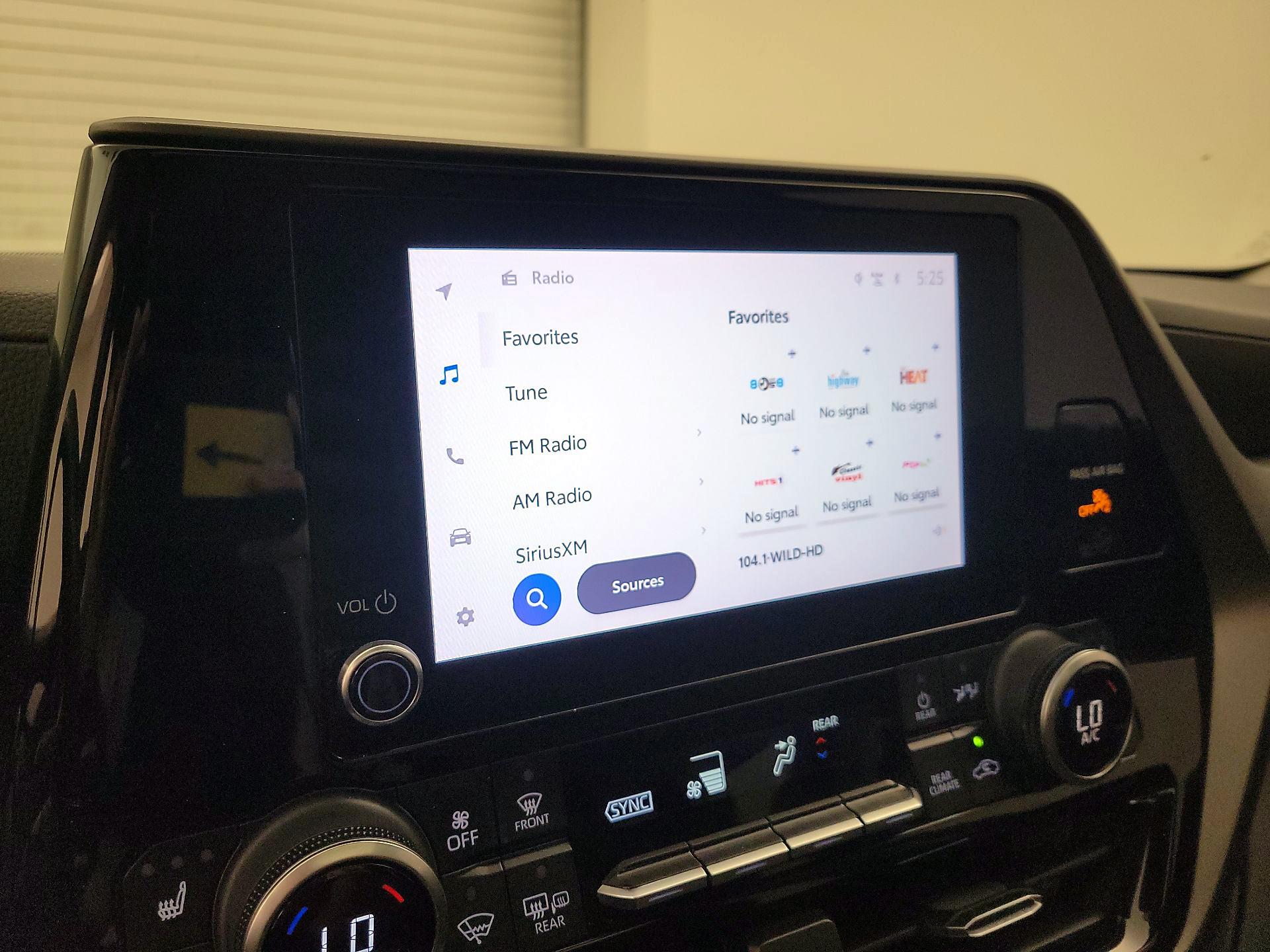 Thumbnail: 2023 Toyota Highlander - 13