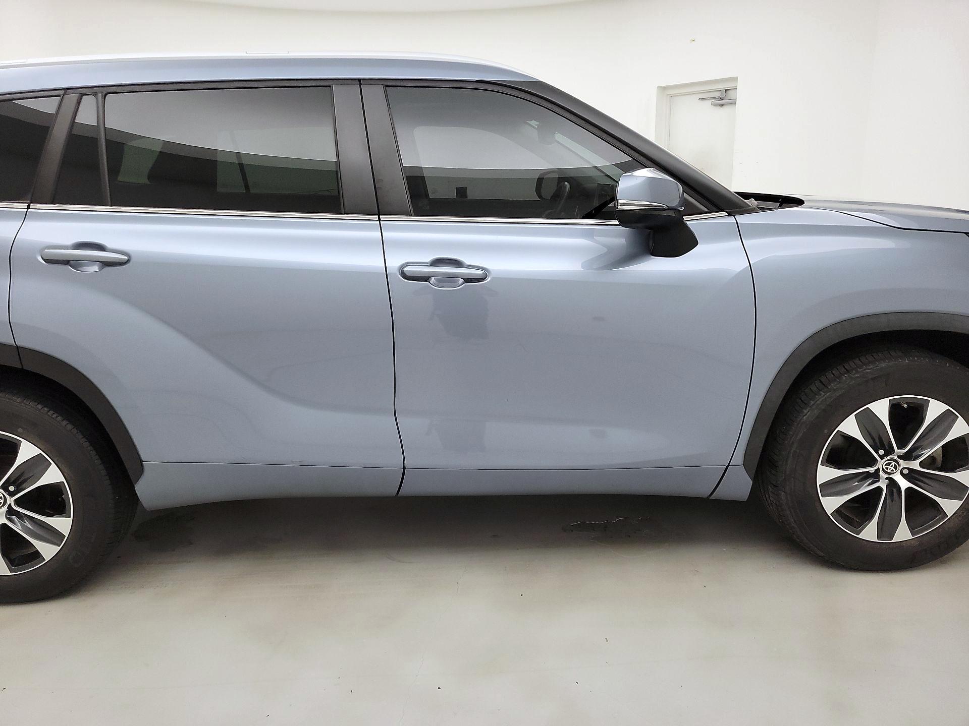 Thumbnail: 2023 Toyota Highlander - 4