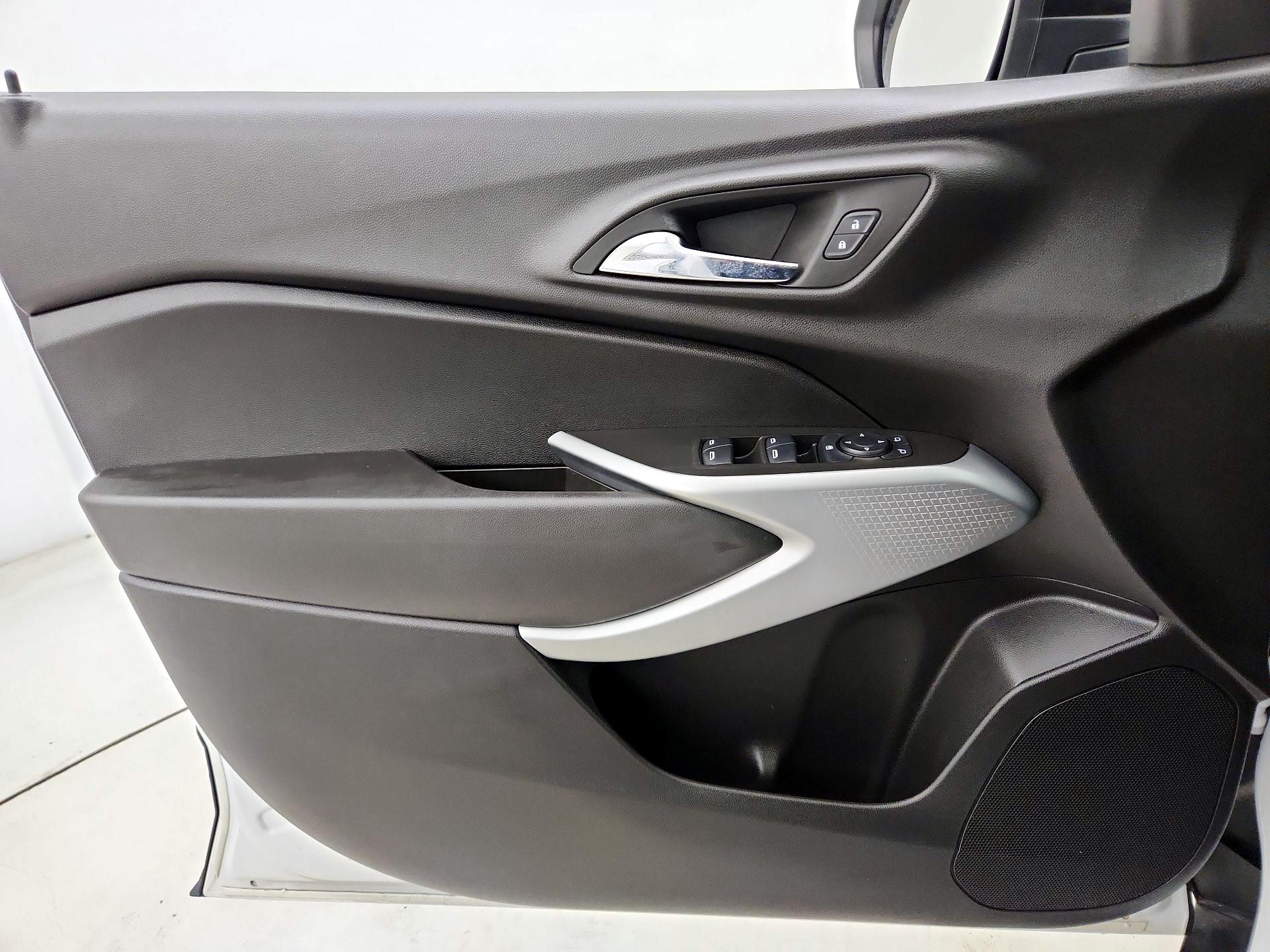 Thumbnail: 2025 Chevrolet Trax - 12