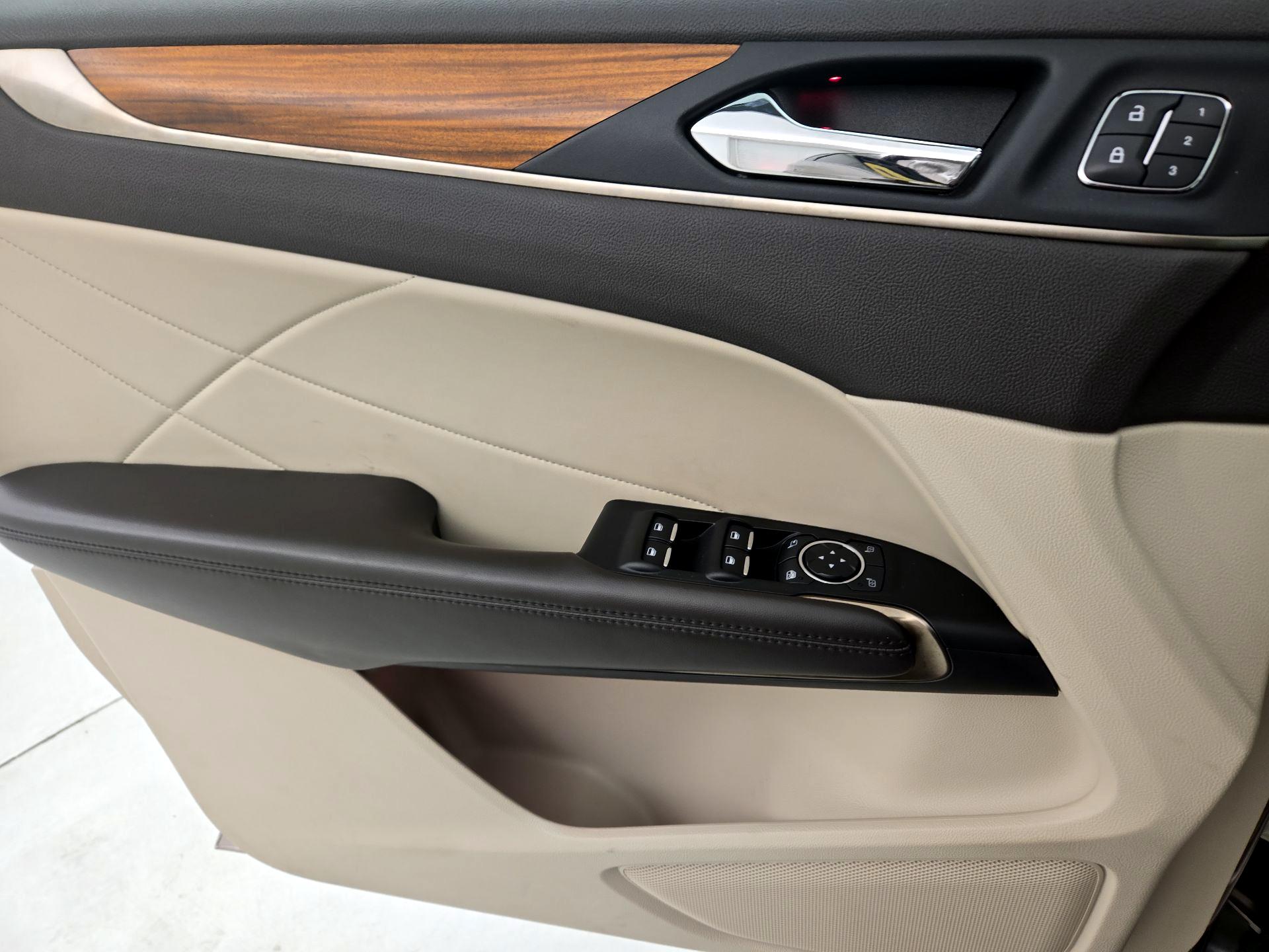 Thumbnail: 2019 Lincoln MKC - 12