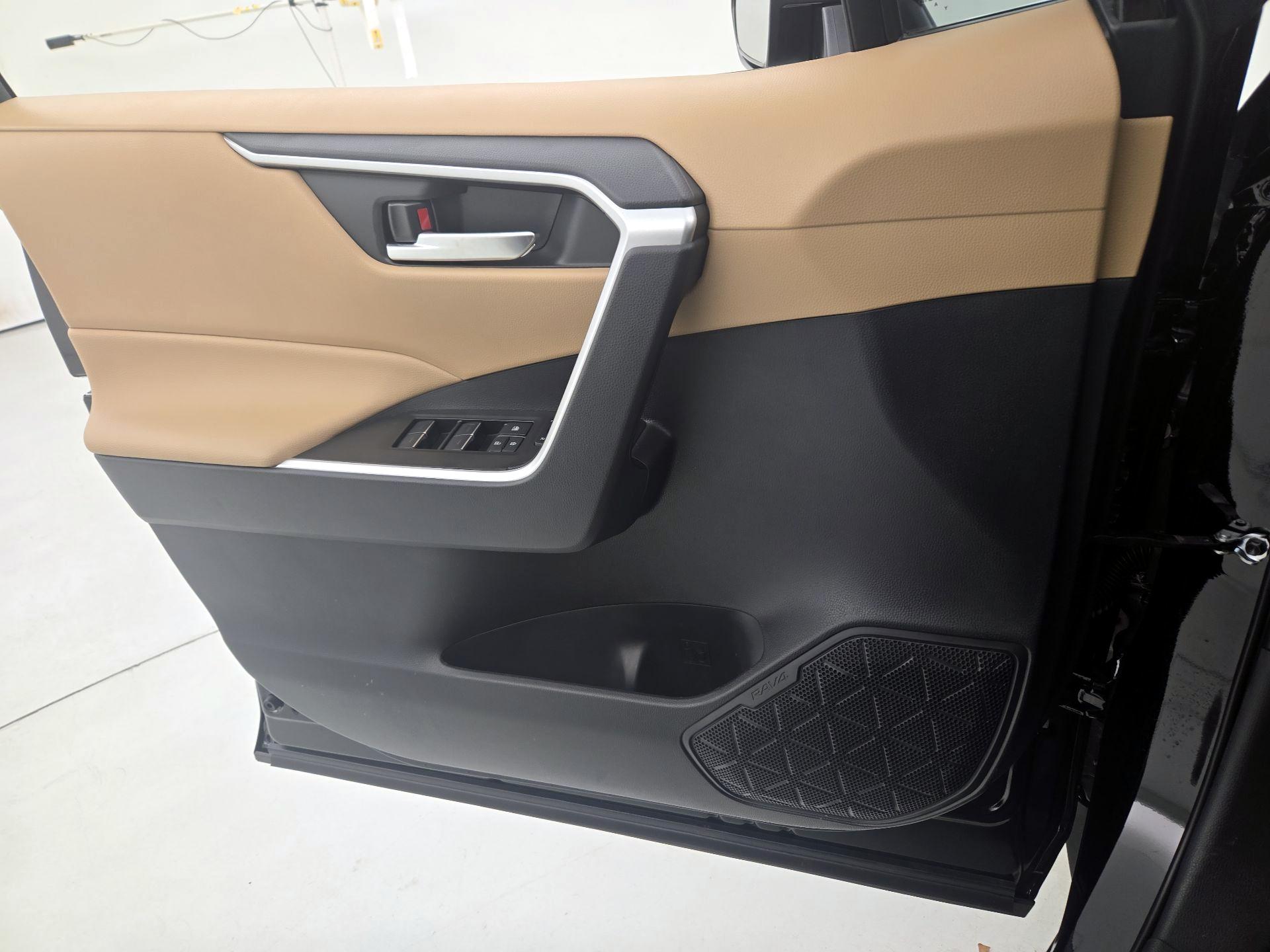 Thumbnail: 2025 Toyota RAV4 - 12