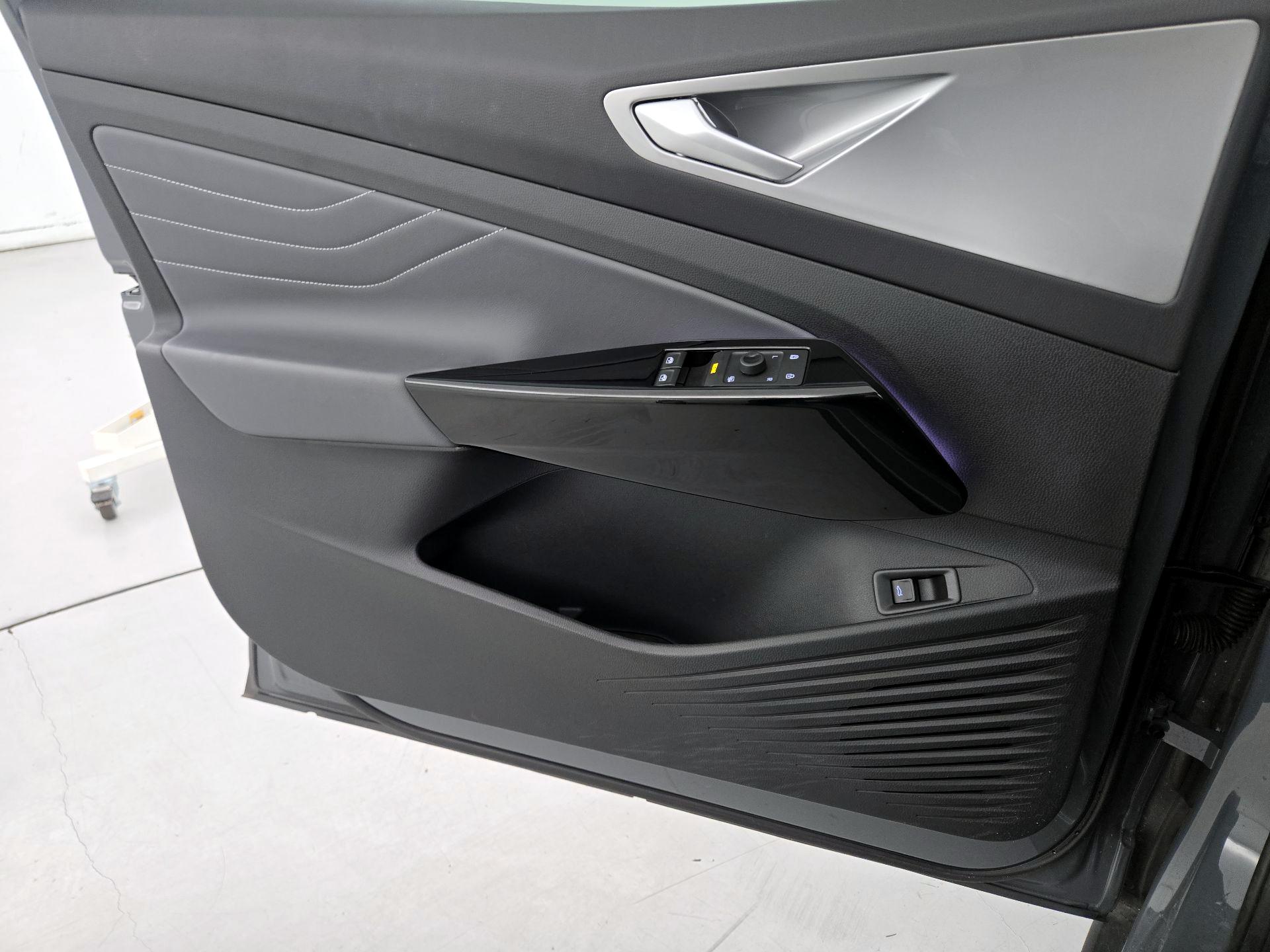 Thumbnail: 2023 Volkswagen ID.4 - 12