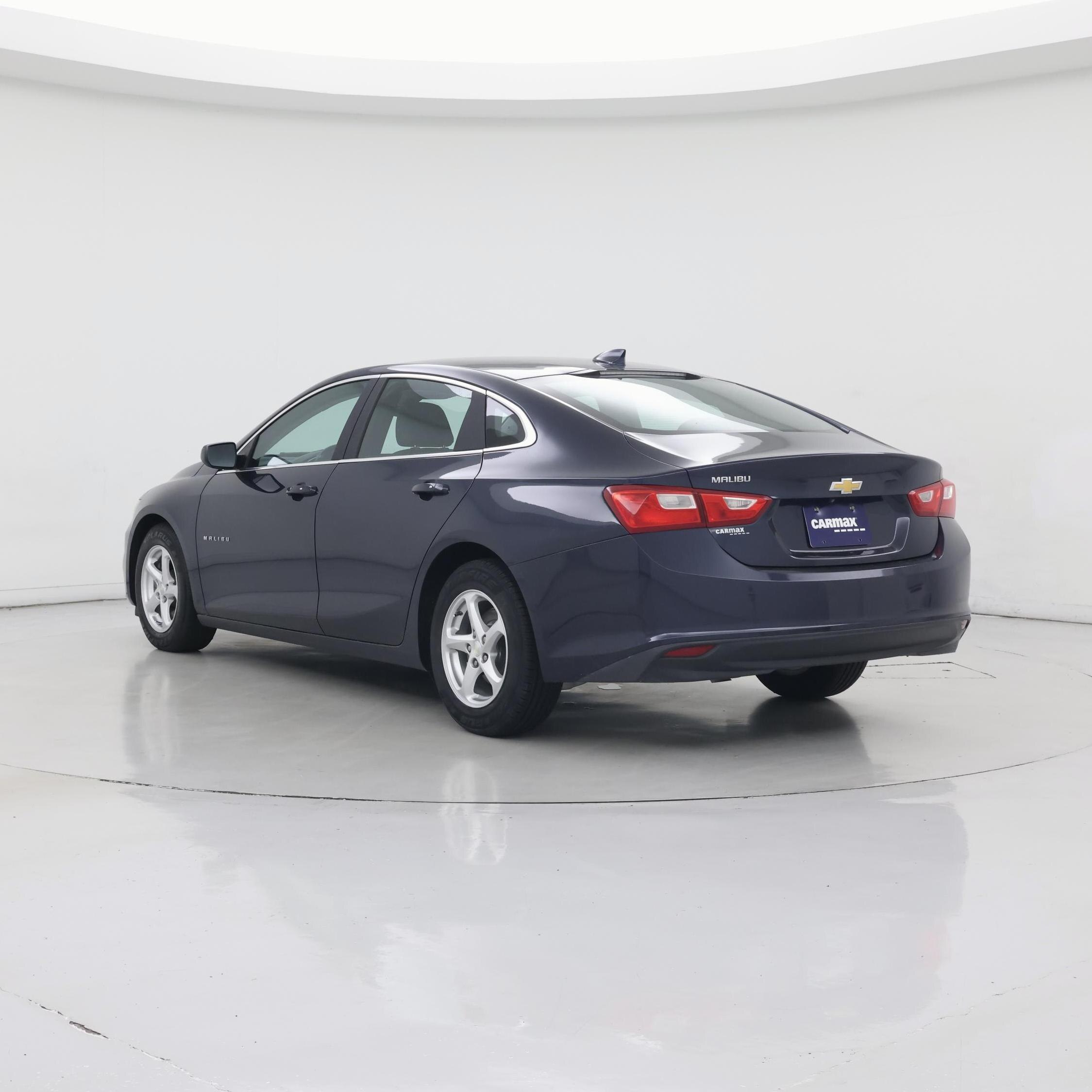Thumbnail: 2018 Chevrolet Malibu - 2