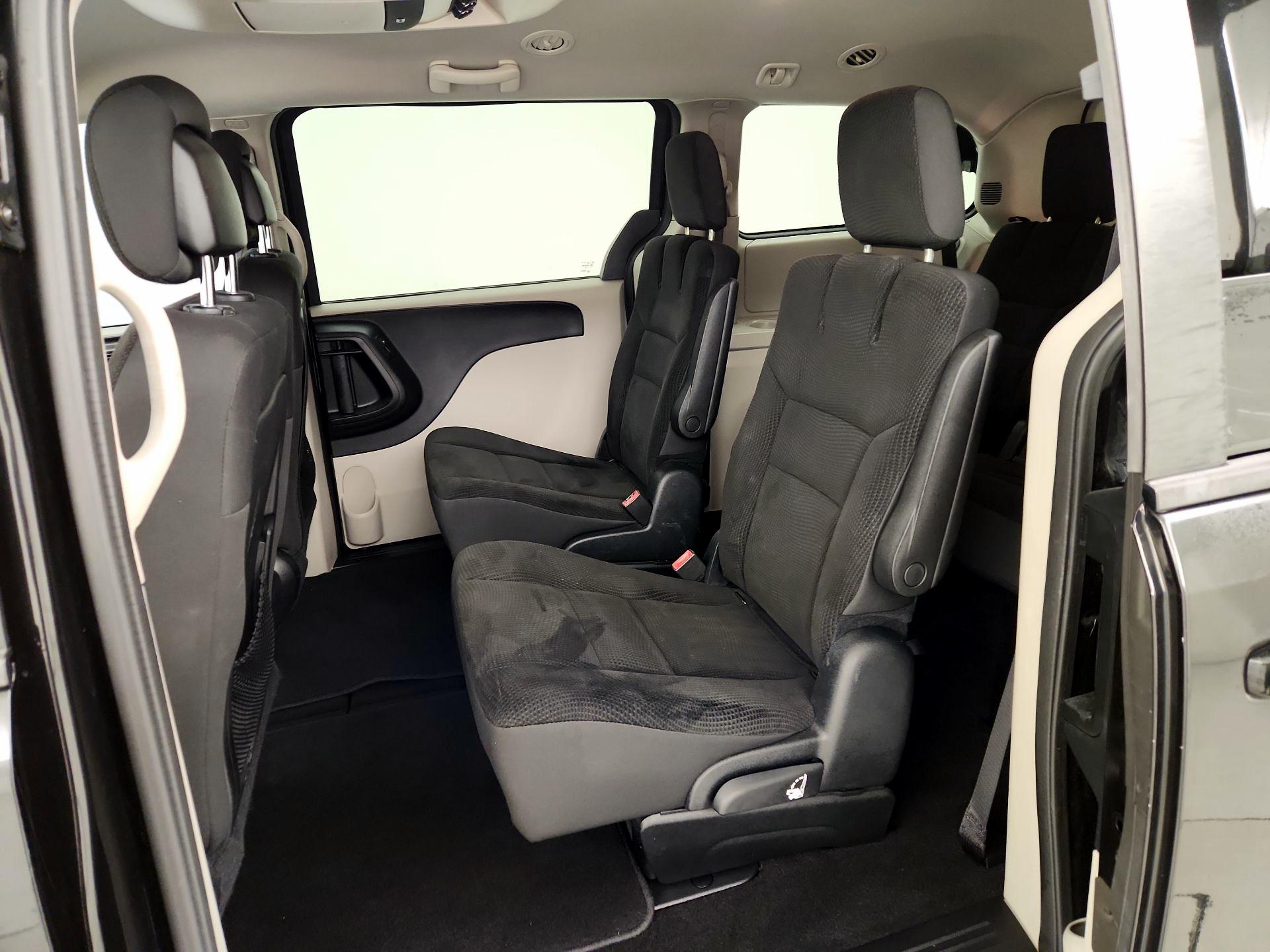 Thumbnail: 2017 Dodge Grand Caravan - 19