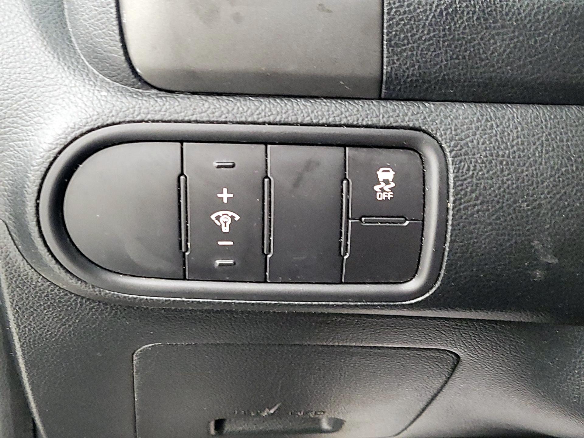 Thumbnail: 2018 Kia Forte - 13