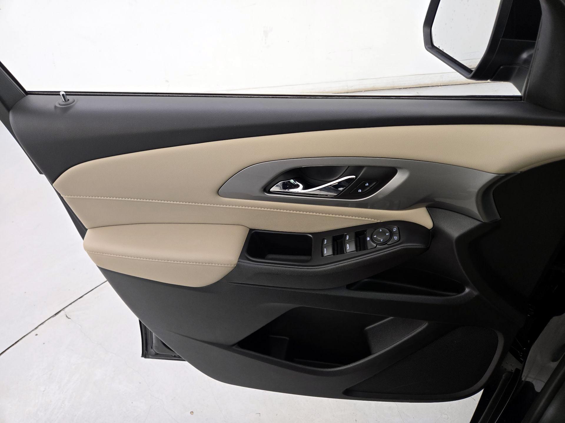 Thumbnail: 2022 Chevrolet Traverse - 12