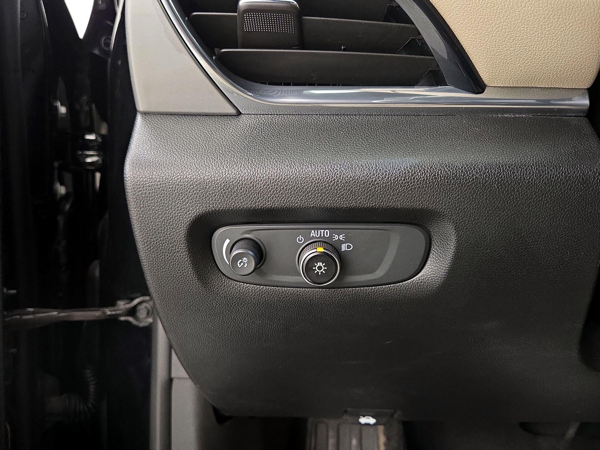 Thumbnail: 2022 Chevrolet Traverse - 13