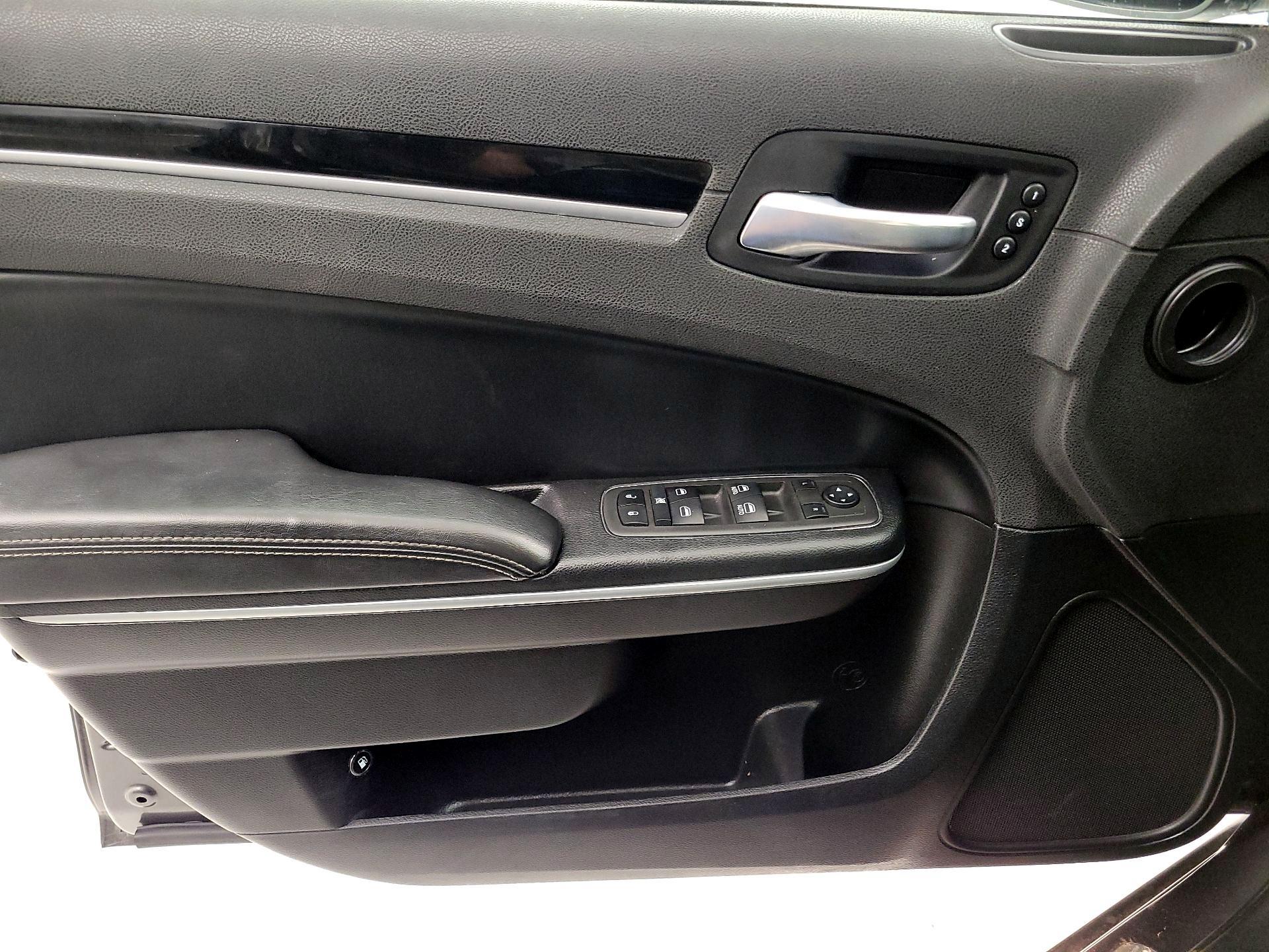 Thumbnail: 2022 Chrysler 300 - 12