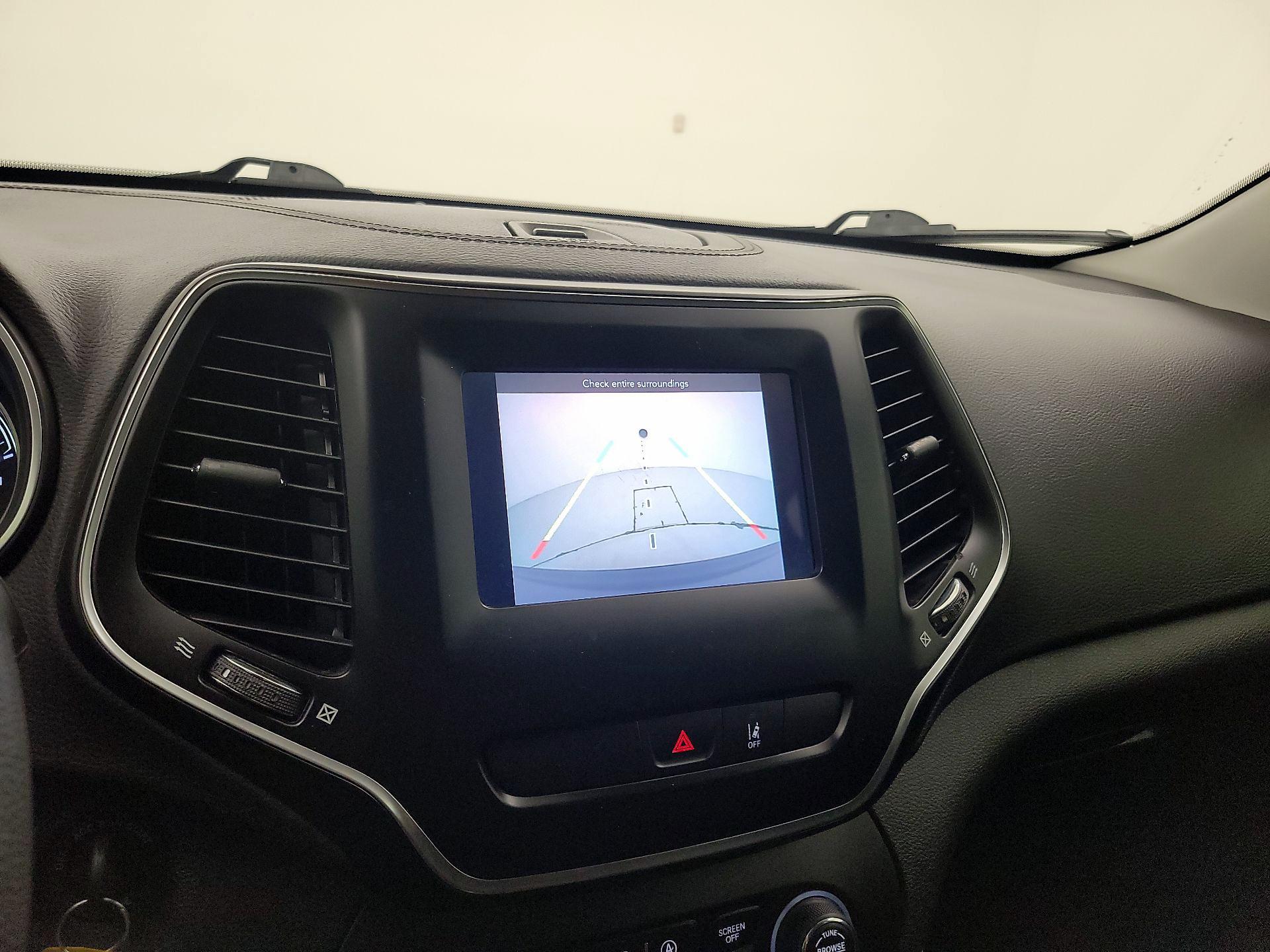 Thumbnail: 2021 Jeep Cherokee - 14