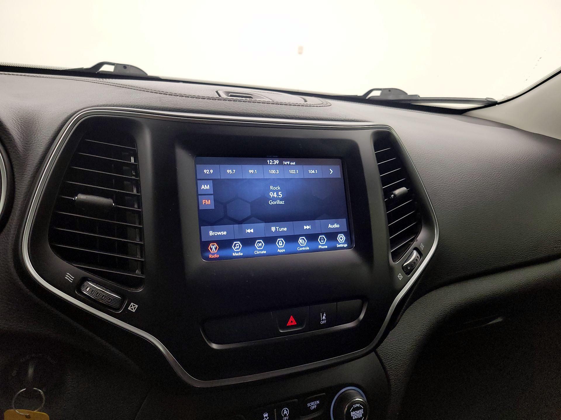 Thumbnail: 2021 Jeep Cherokee - 15