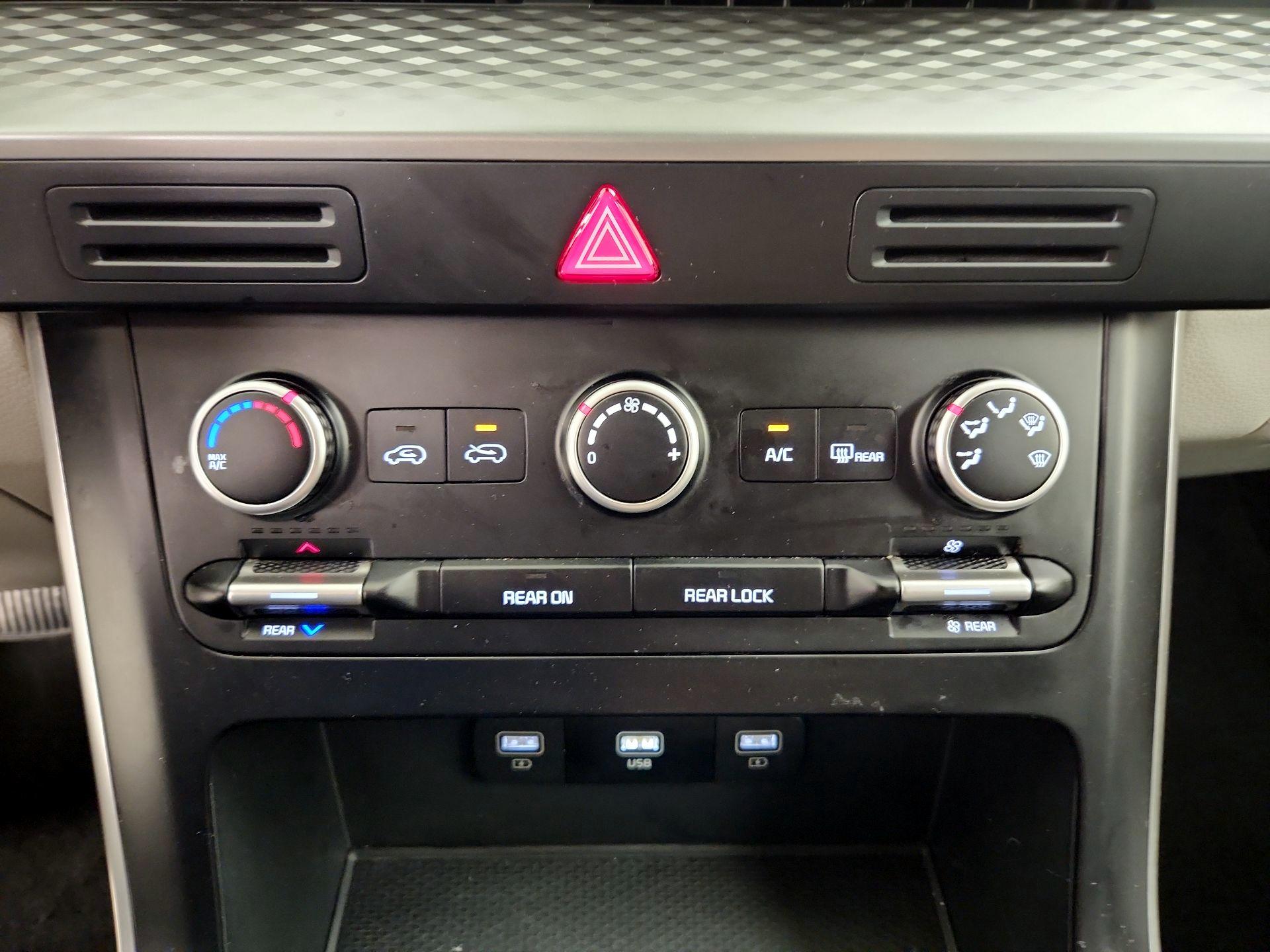 Thumbnail: 2024 Kia Carnival - 16