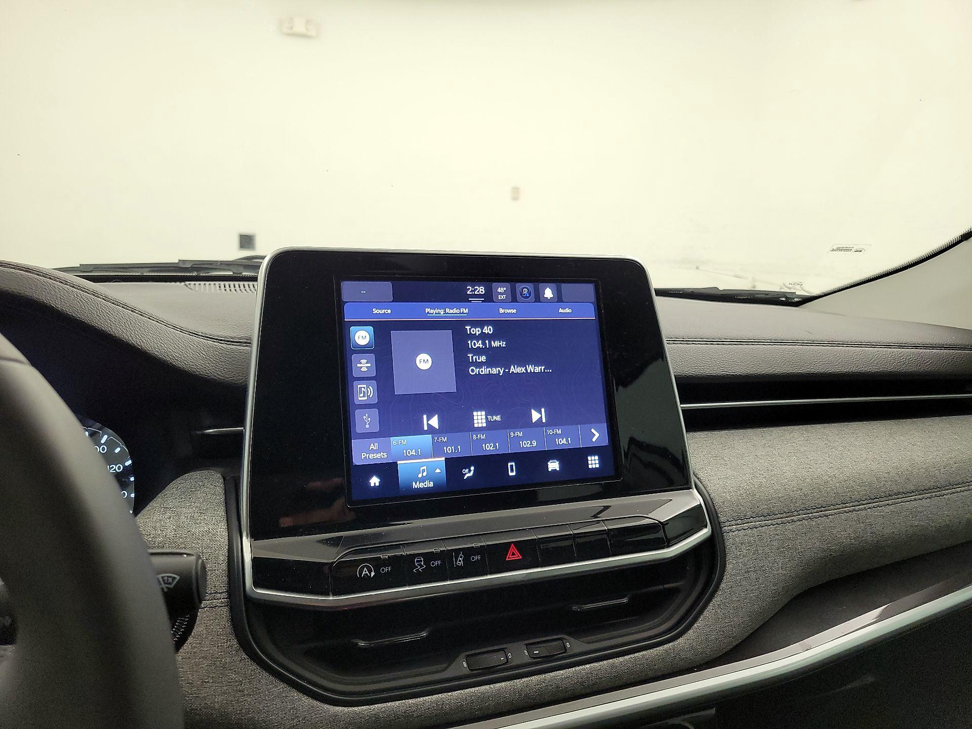 Thumbnail: 2022 Jeep Compass - 15