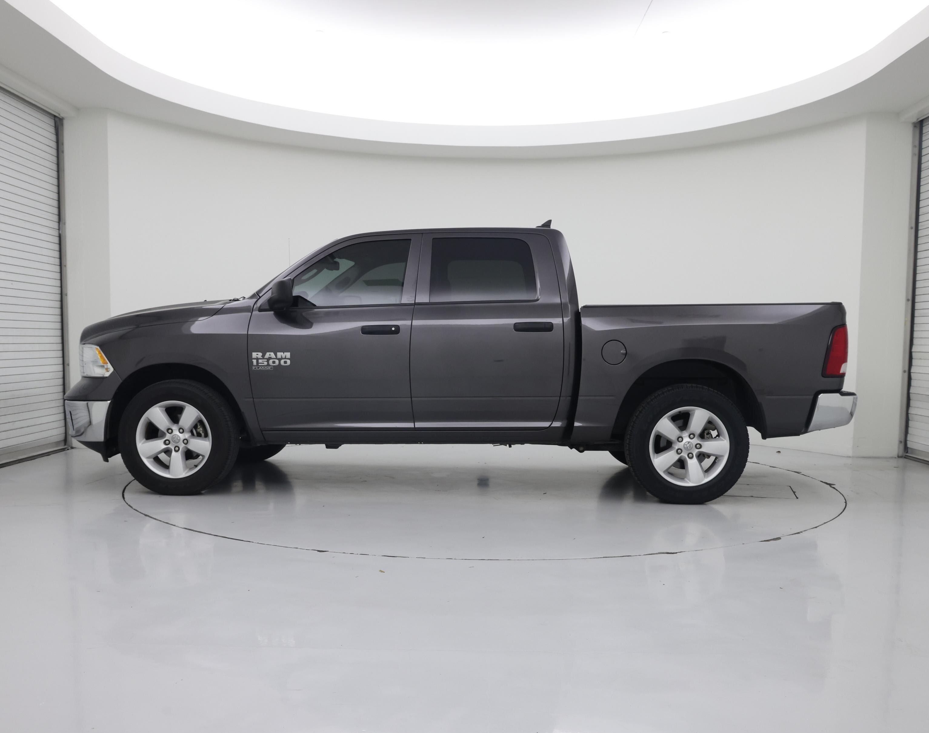 Thumbnail: 2024 RAM 1500 Classic - 3