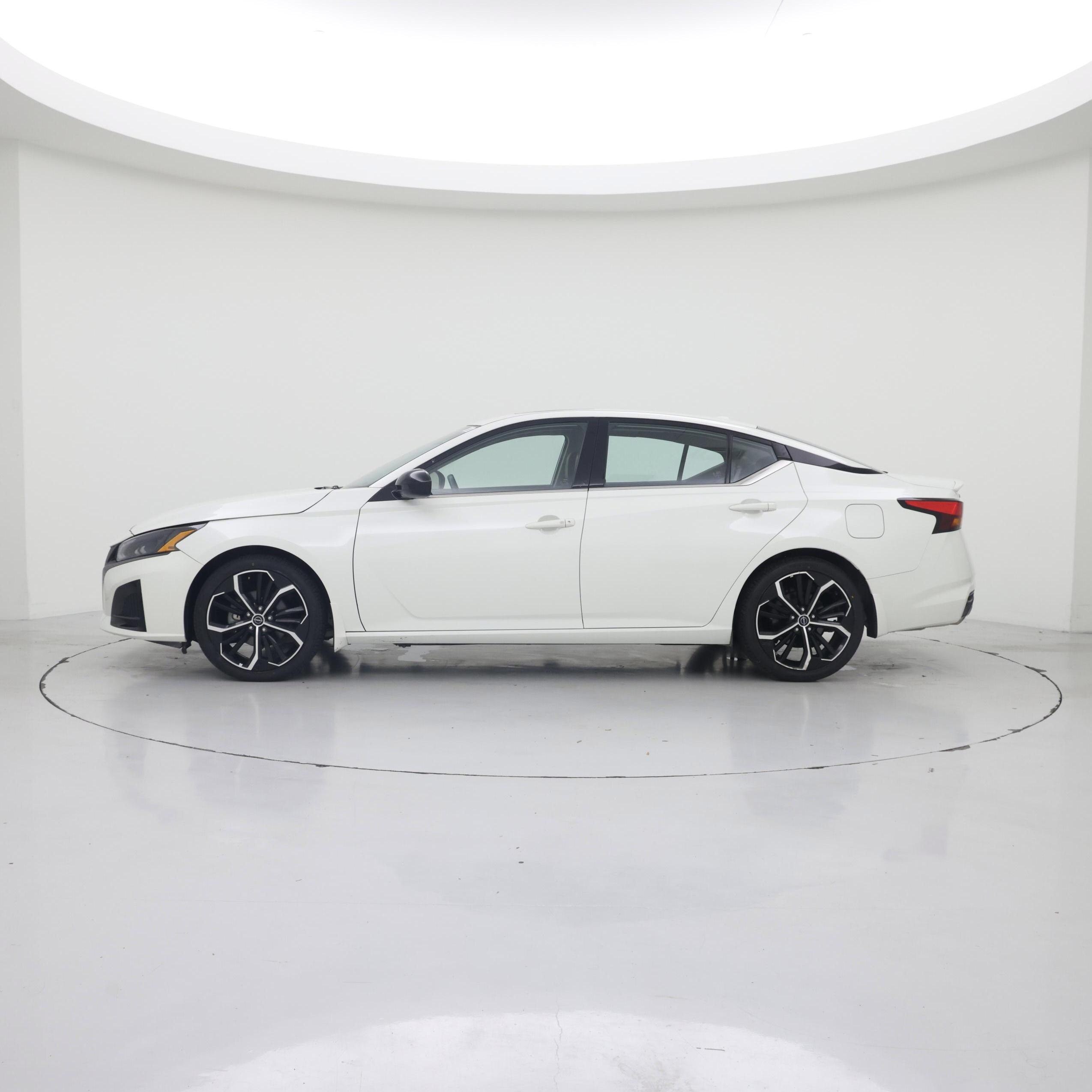 Thumbnail: 2023 Nissan Altima - 3