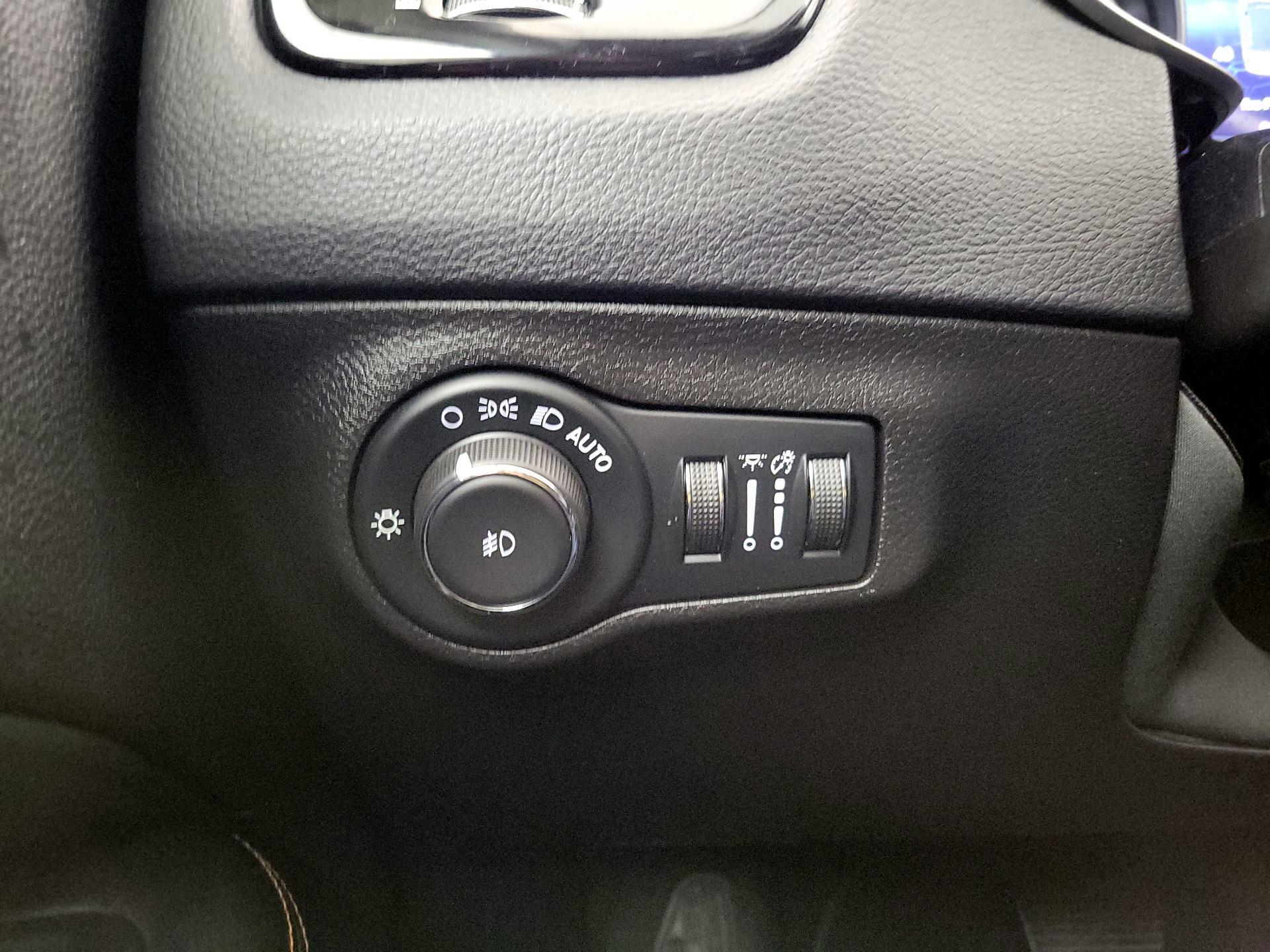 Thumbnail: 2020 Jeep Compass - 13
