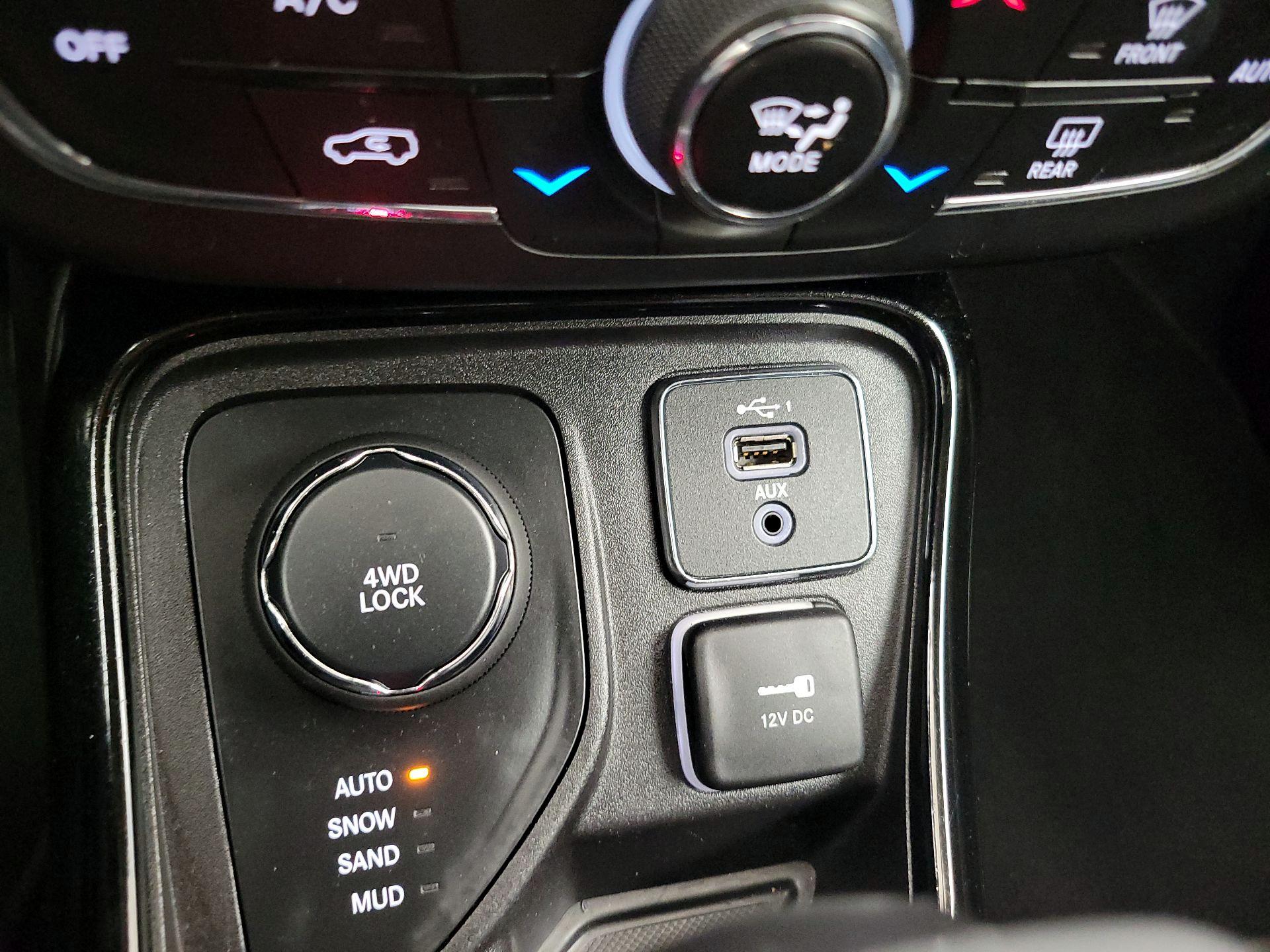 Thumbnail: 2020 Jeep Compass - 18