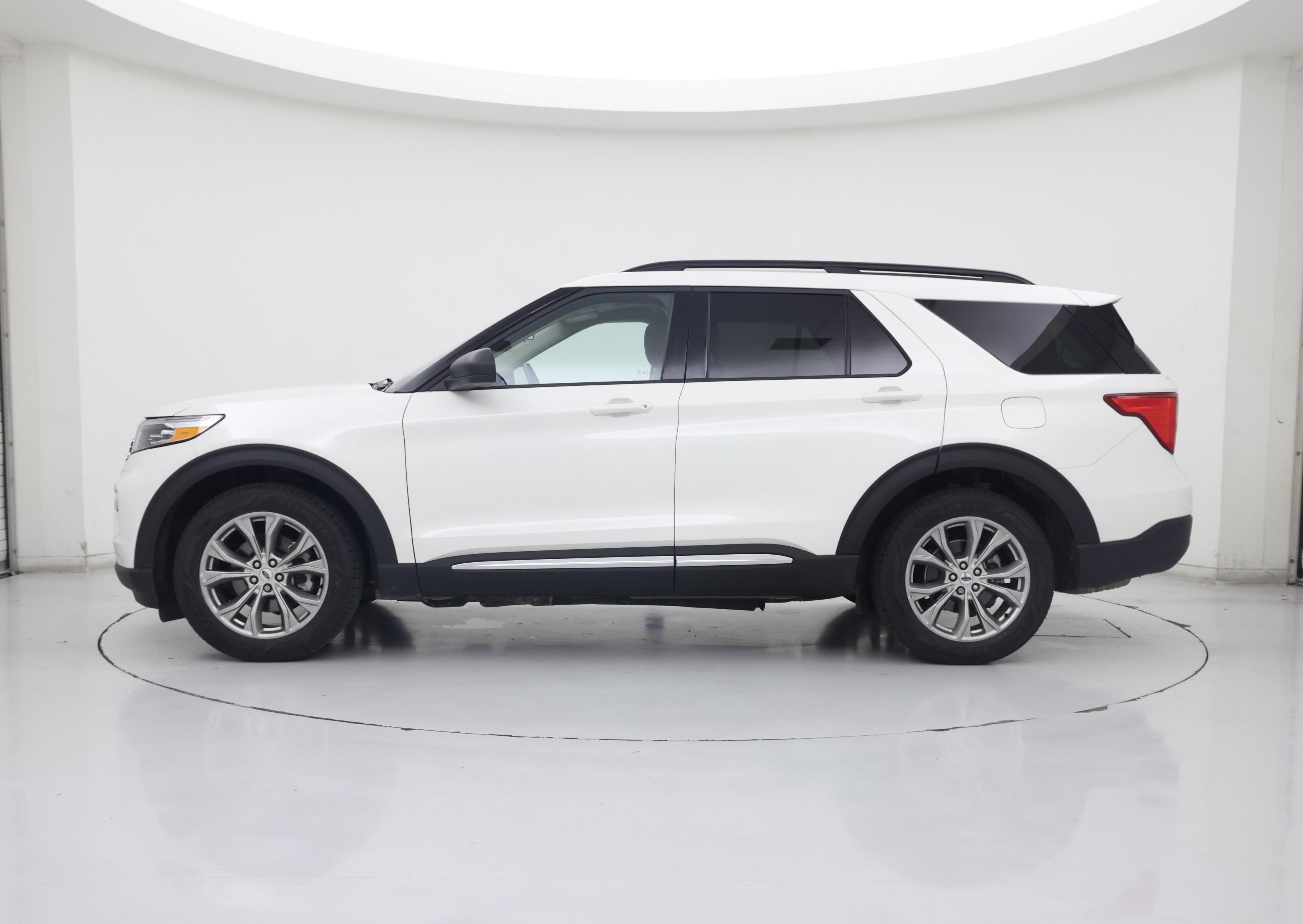 Thumbnail: 2022 Ford Explorer - 3