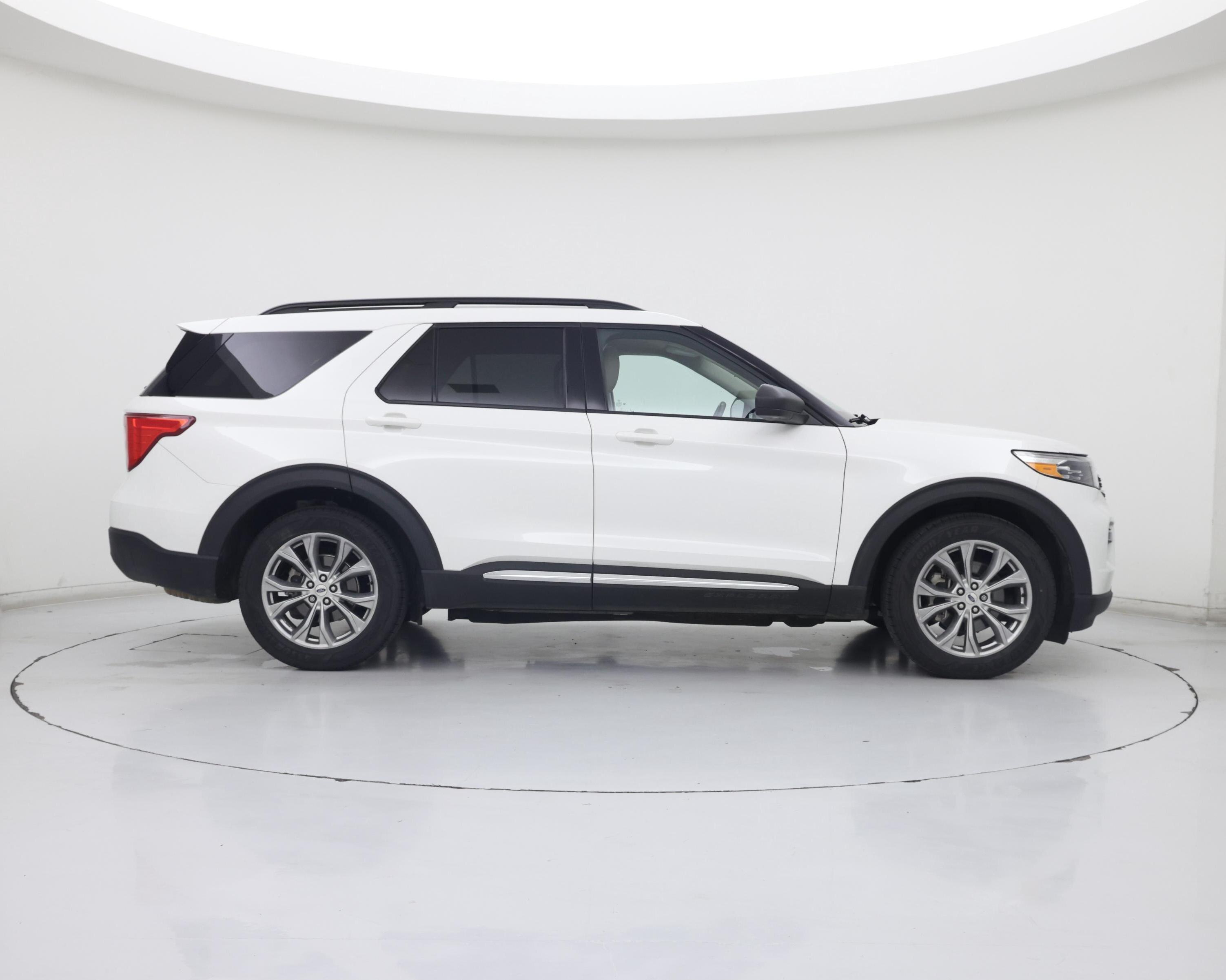 Thumbnail: 2022 Ford Explorer - 7