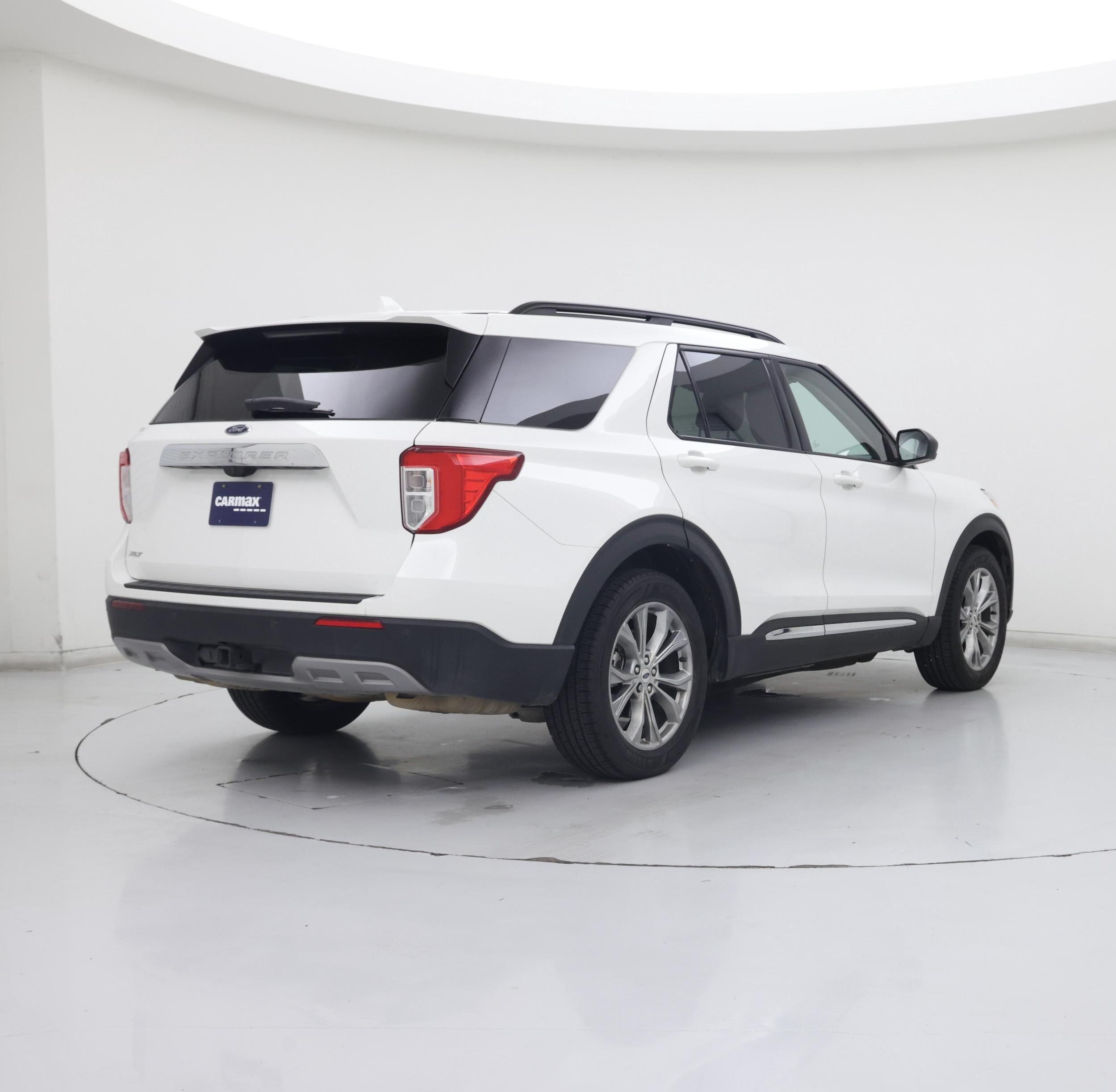 Thumbnail: 2022 Ford Explorer - 8