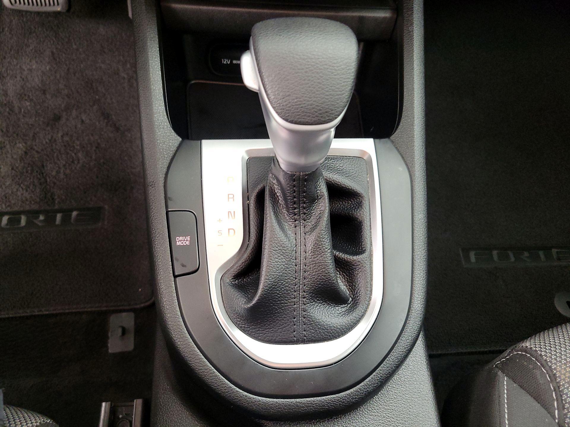 Thumbnail: 2023 Kia Forte - 17