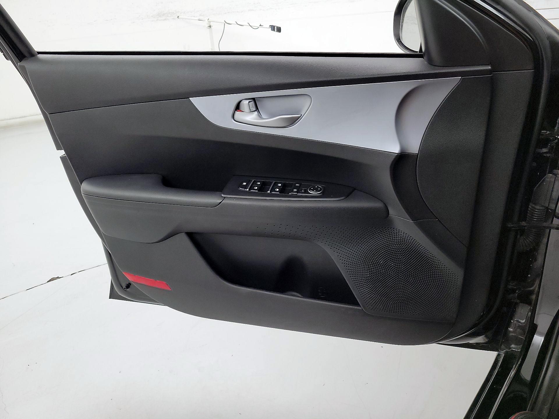 Thumbnail: 2023 Kia Forte - 12