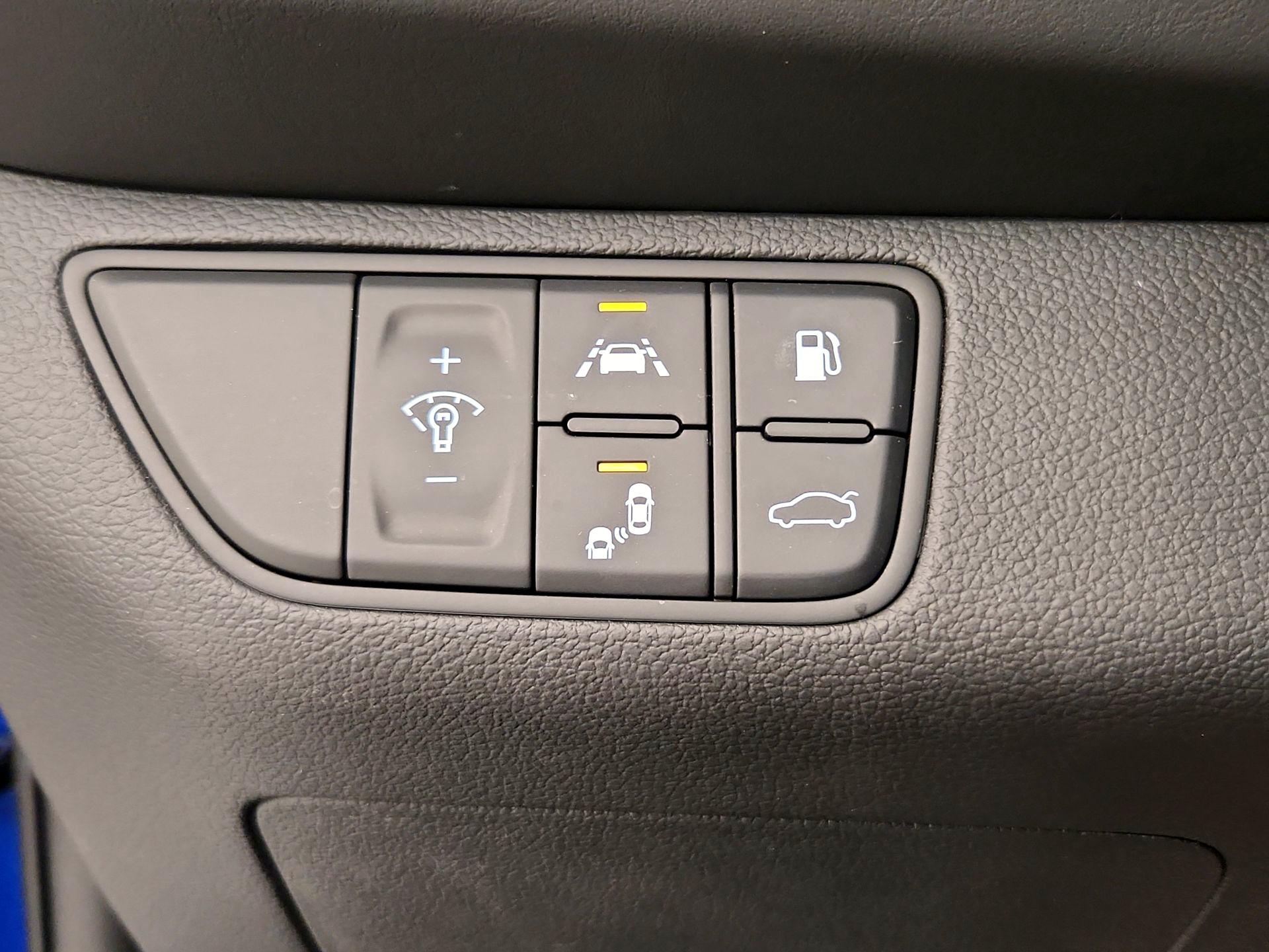 Thumbnail: 2021 Genesis G70 - 13