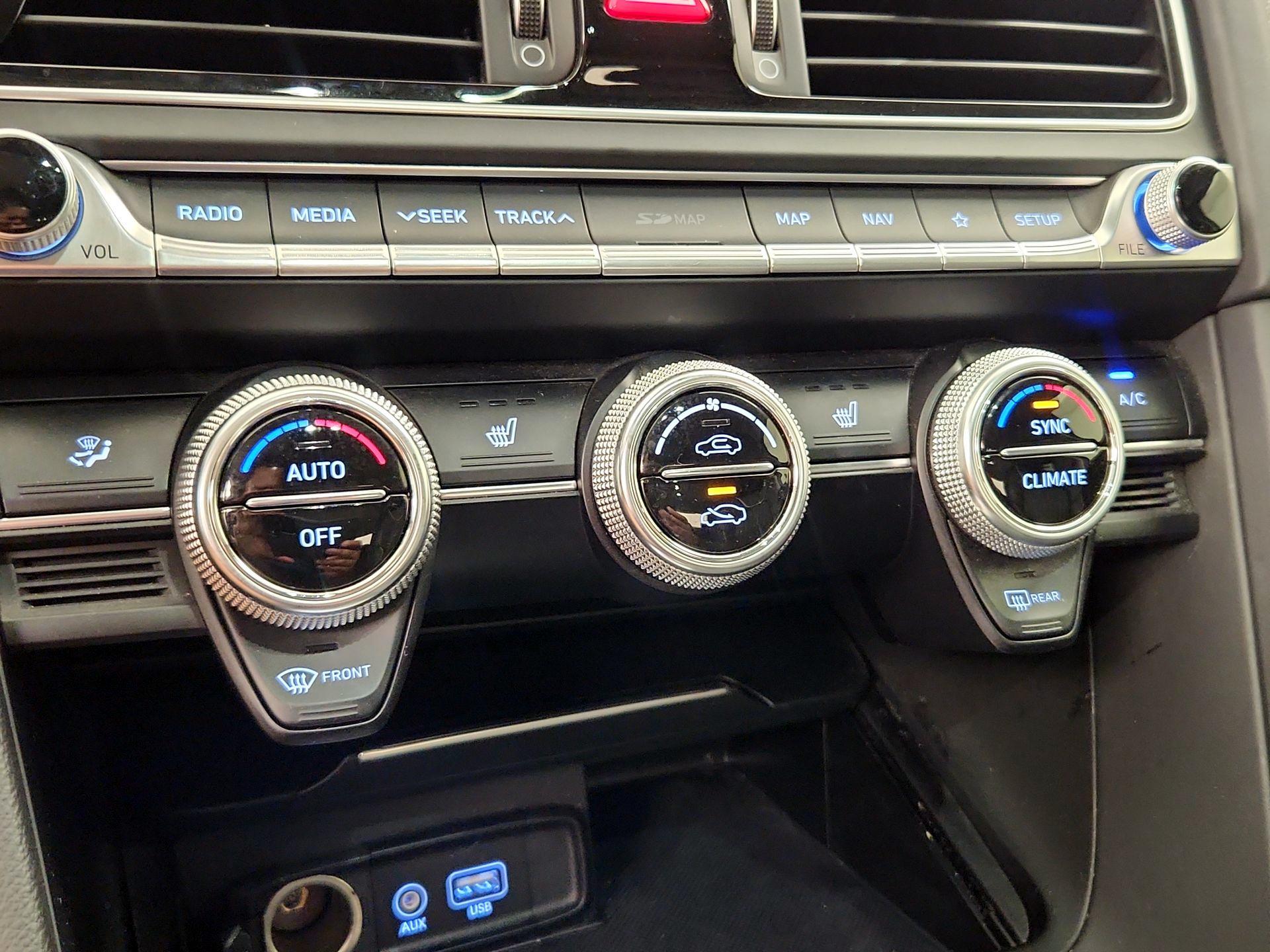 Thumbnail: 2021 Genesis G70 - 17