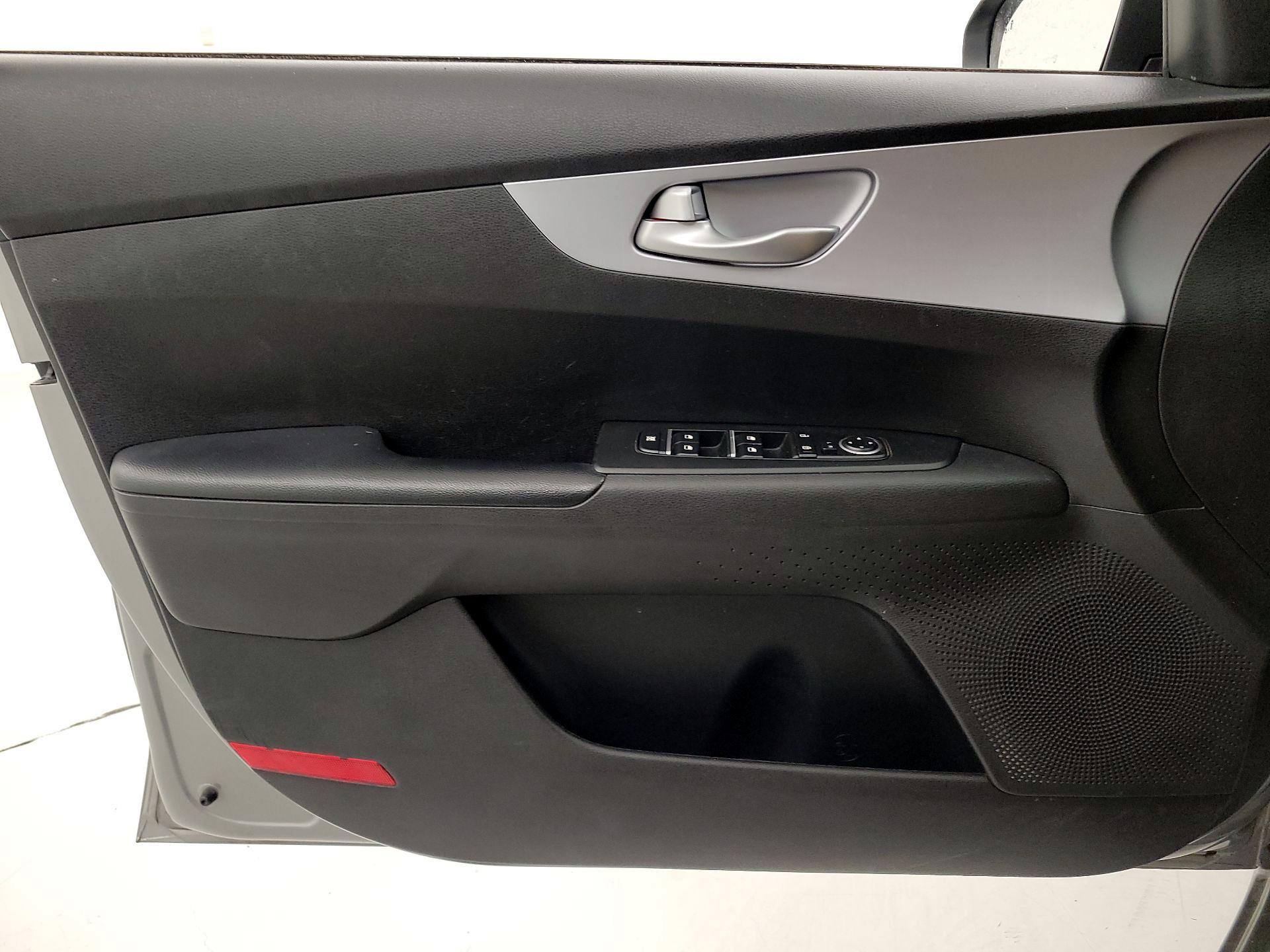 Thumbnail: 2023 Kia Forte - 12