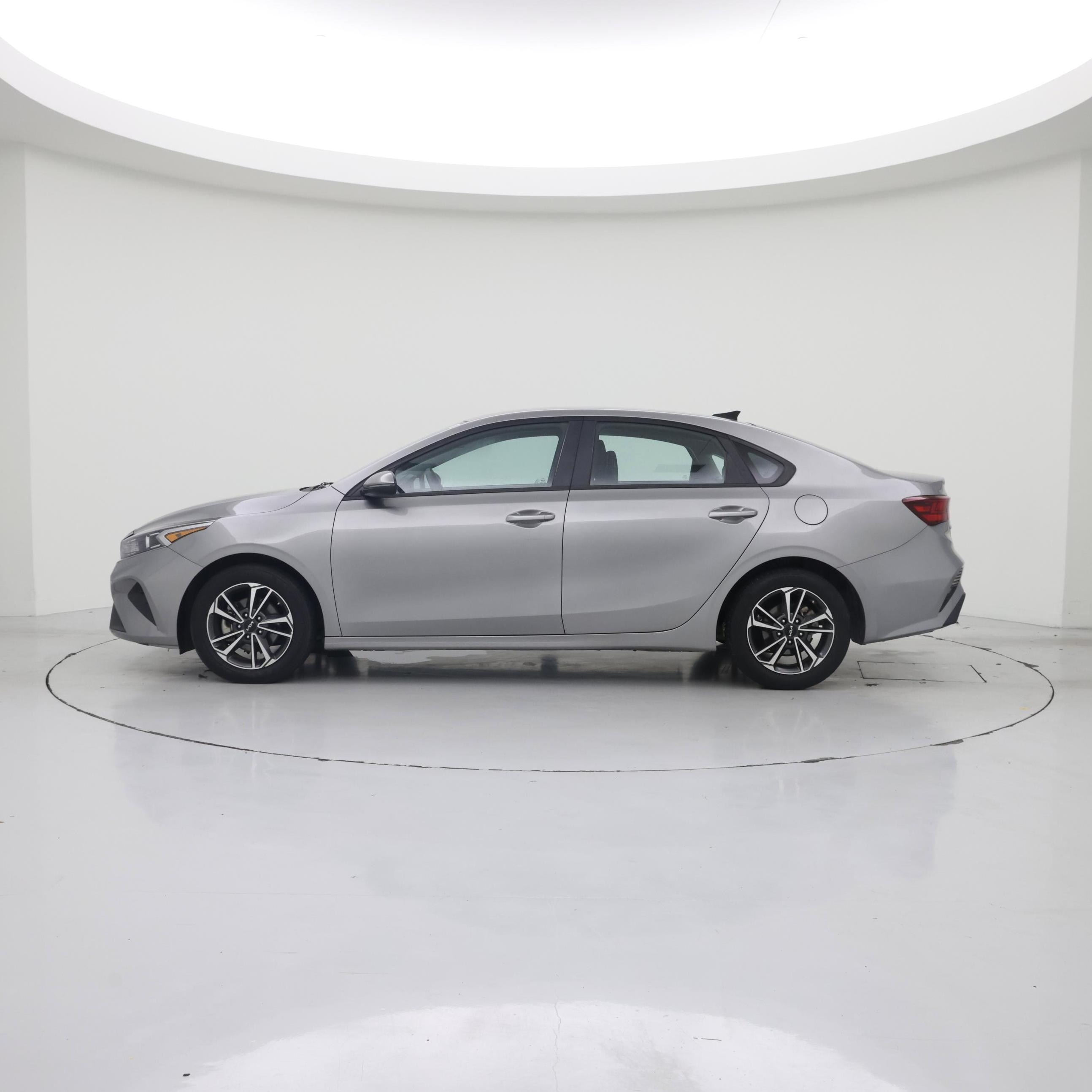 Thumbnail: 2023 Kia Forte - 3