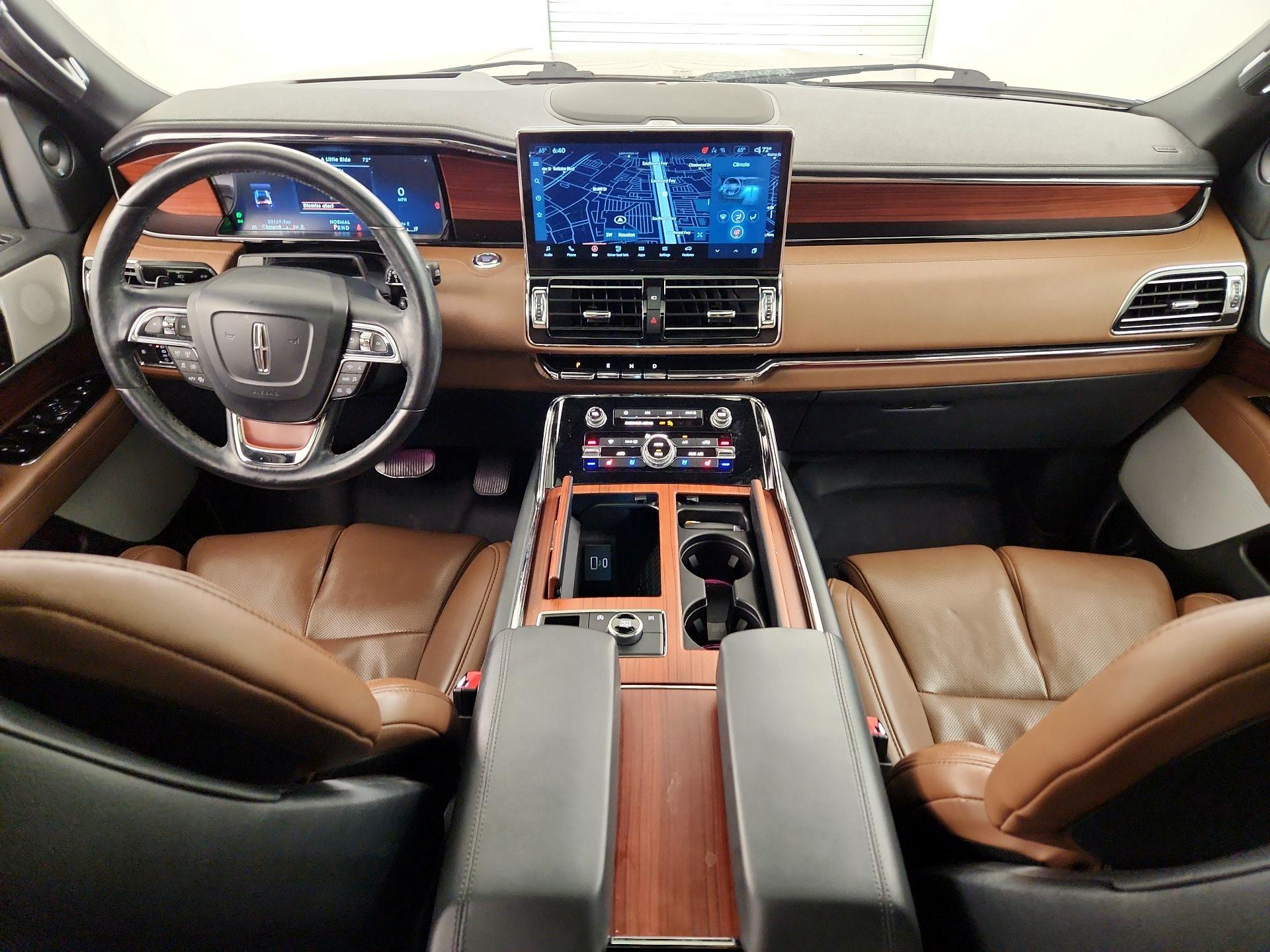 Thumbnail: 2022 Lincoln Navigator L - 9