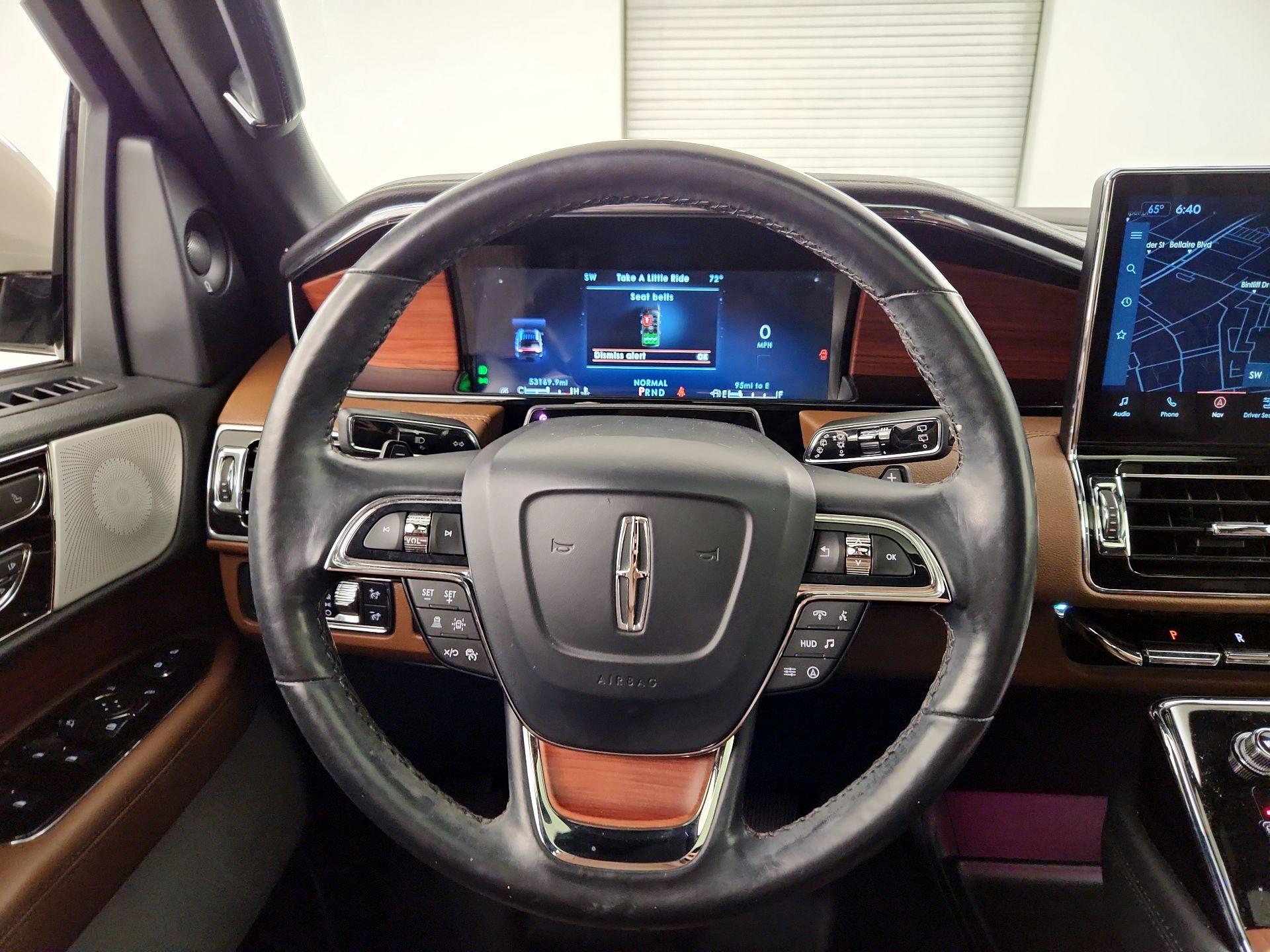 Thumbnail: 2022 Lincoln Navigator L - 10