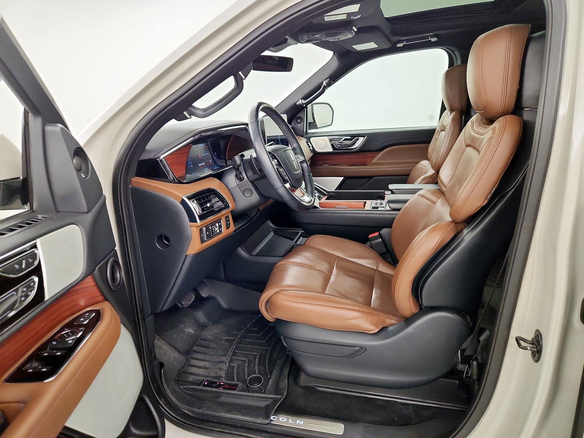 Thumbnail: 2022 Lincoln Navigator L - 11