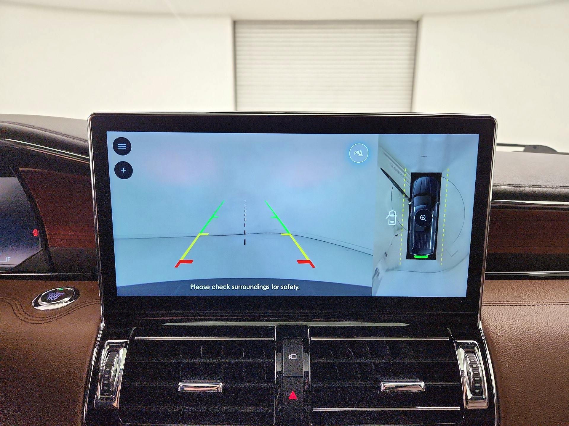 Thumbnail: 2022 Lincoln Navigator L - 15