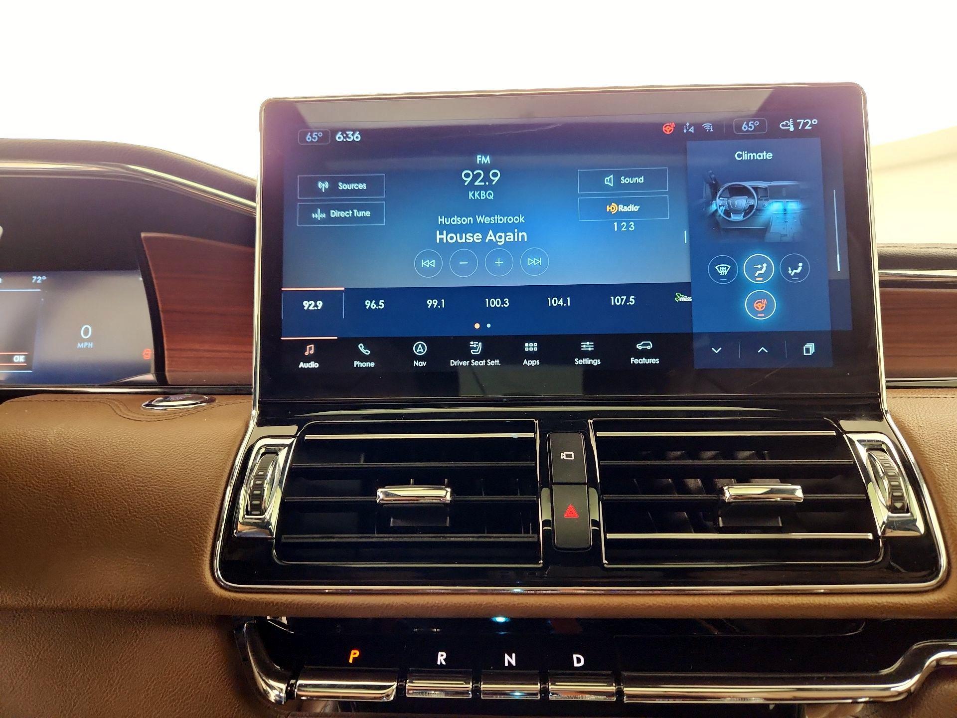 Thumbnail: 2022 Lincoln Navigator L - 16