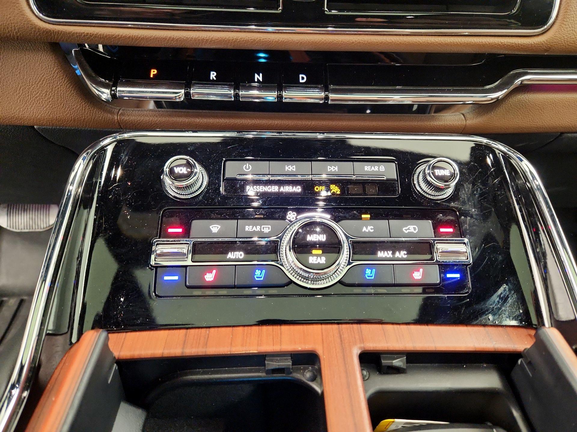 Thumbnail: 2022 Lincoln Navigator L - 17